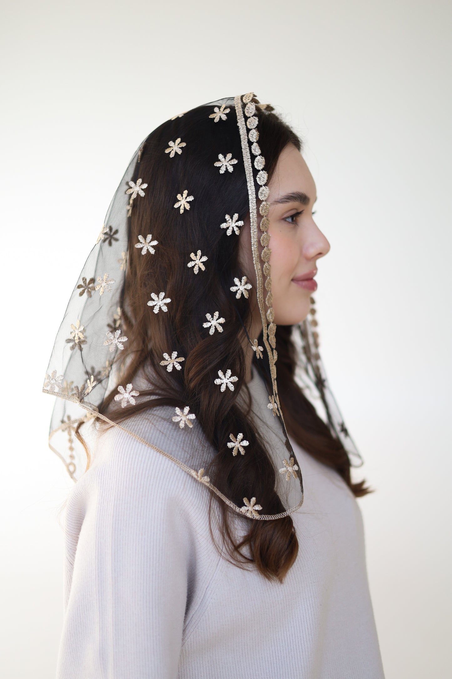 GOLD TRIANGLE VEIL