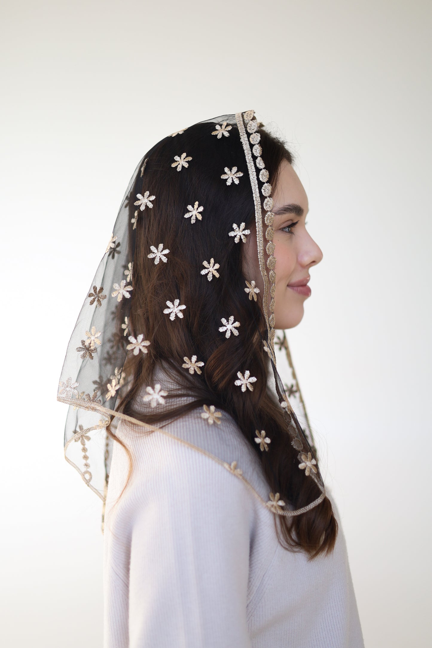 GOLD TRIANGLE VEIL