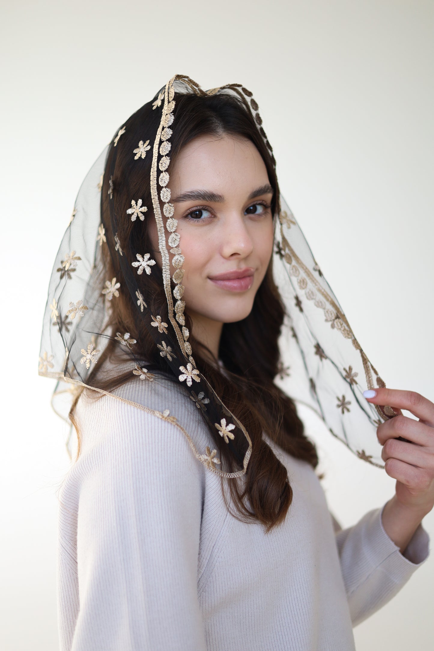 GOLD TRIANGLE VEIL