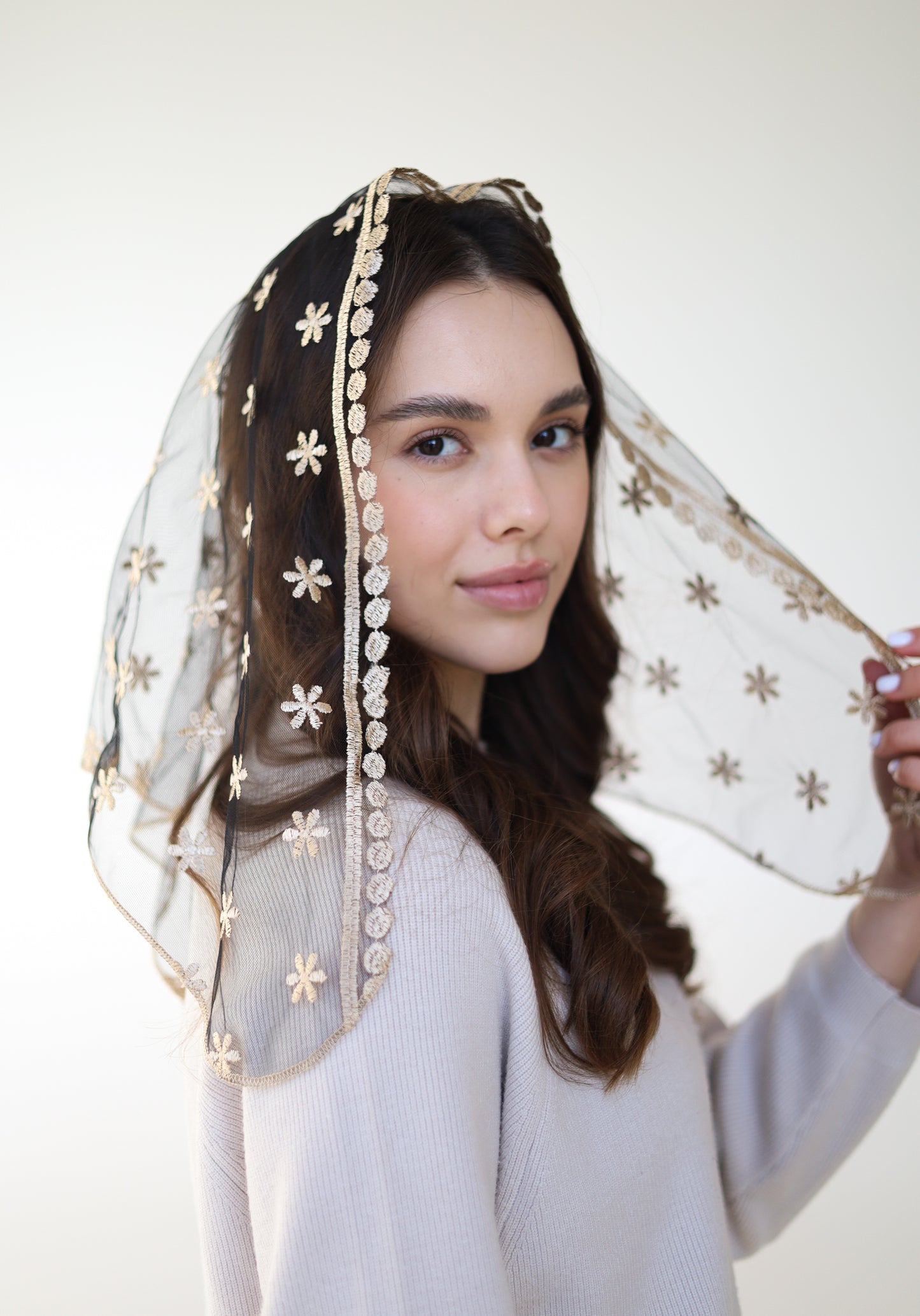 GOLD TRIANGLE VEIL