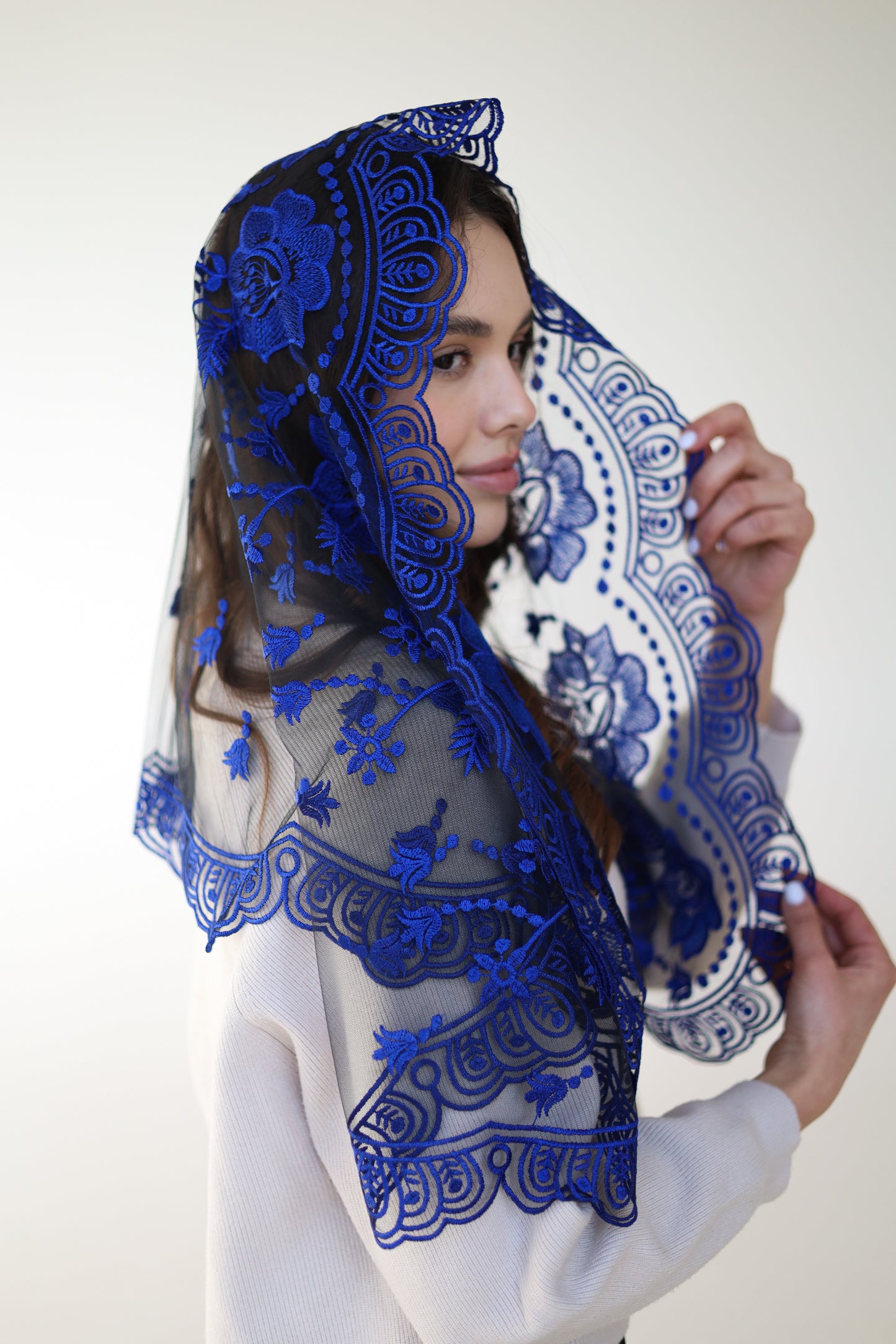 BLUE VEIL WITH BLACK TULLE - MariaVeils