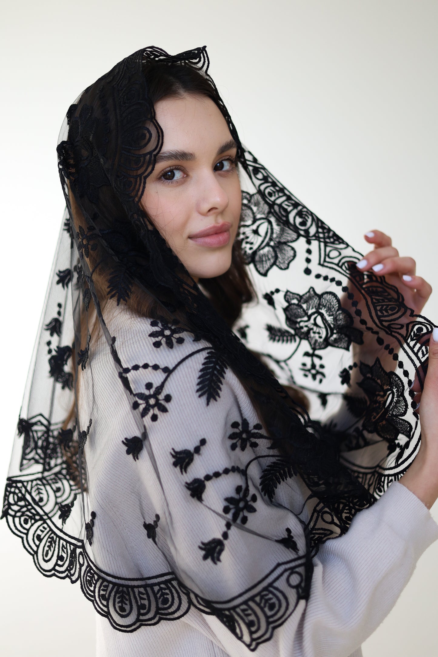 LONG BLACK MANTILLA - MariaVeils