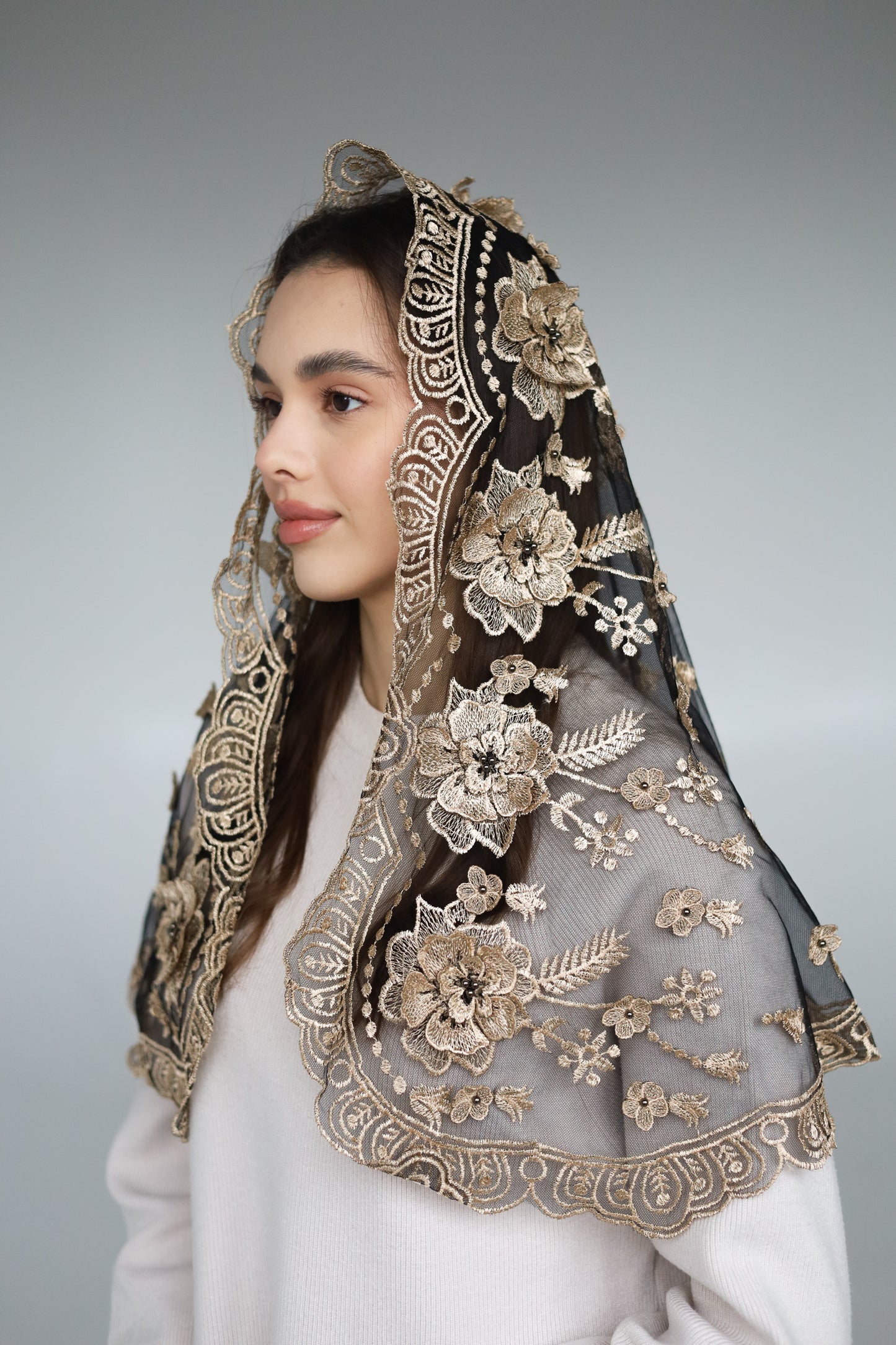 3D FLORAL MANTILLA - MariaVeils