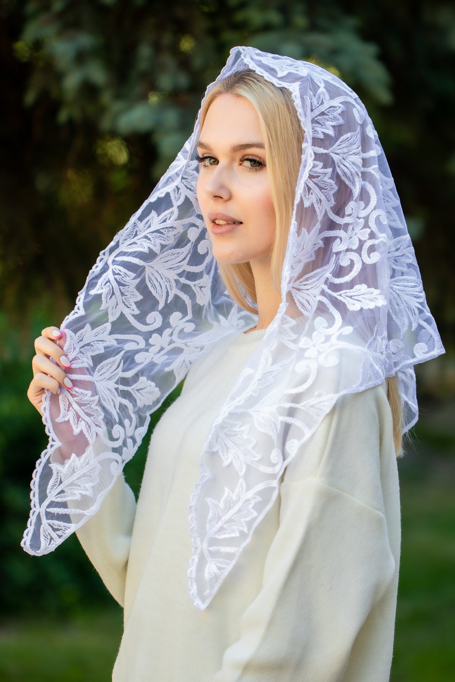TRIANGLE GOLD MANTILLA