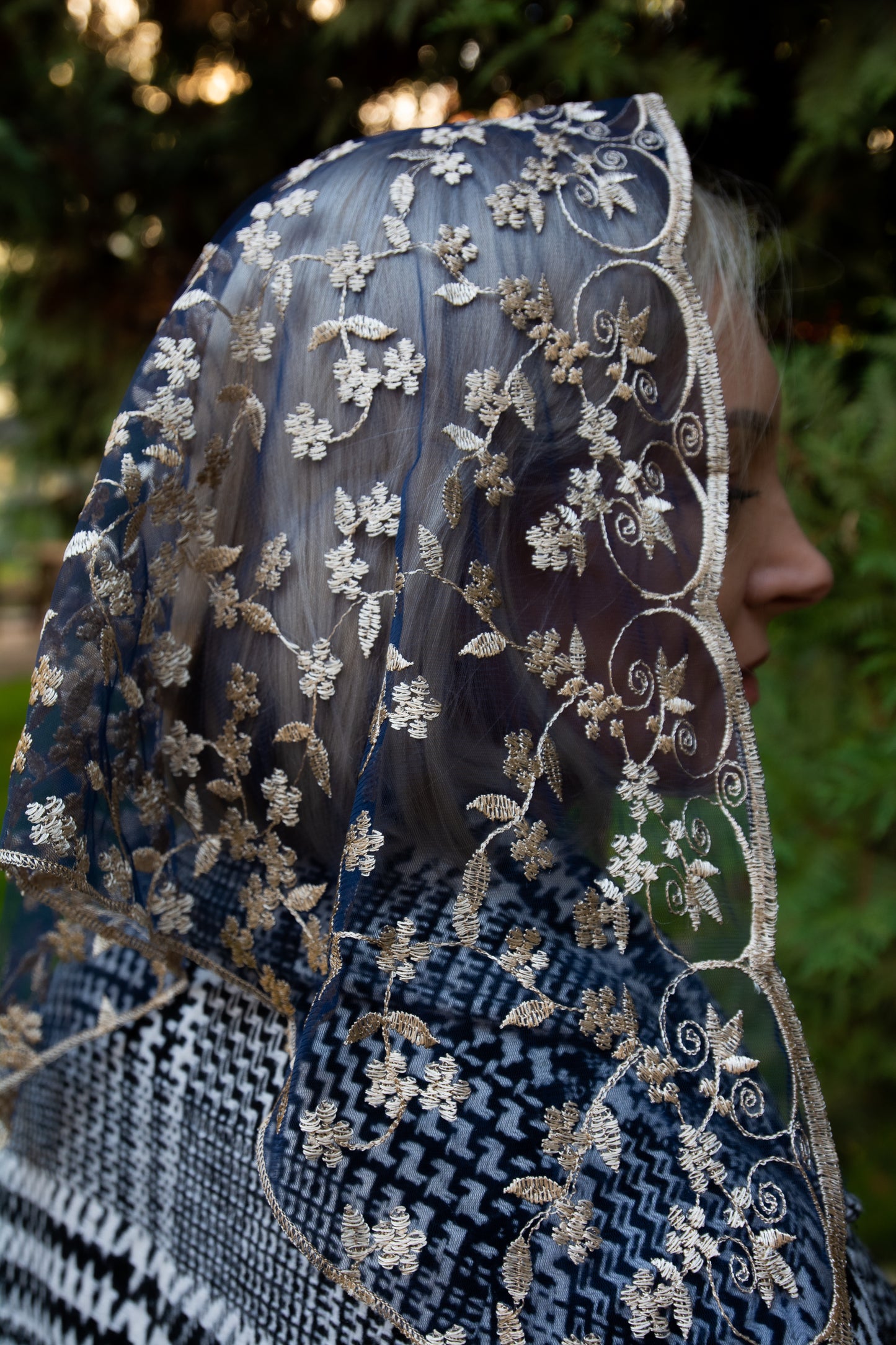 Triangle Floral Veil - MariaVeils