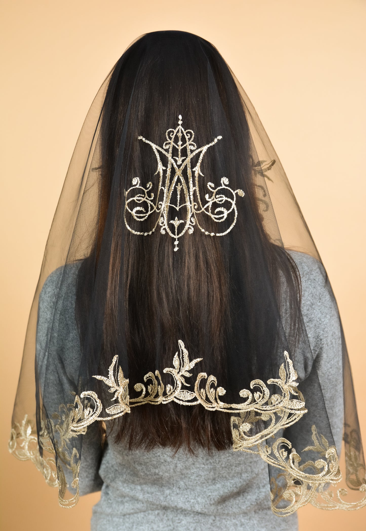 EXCLUSIVE GOLD MANTILLA - MariaVeils