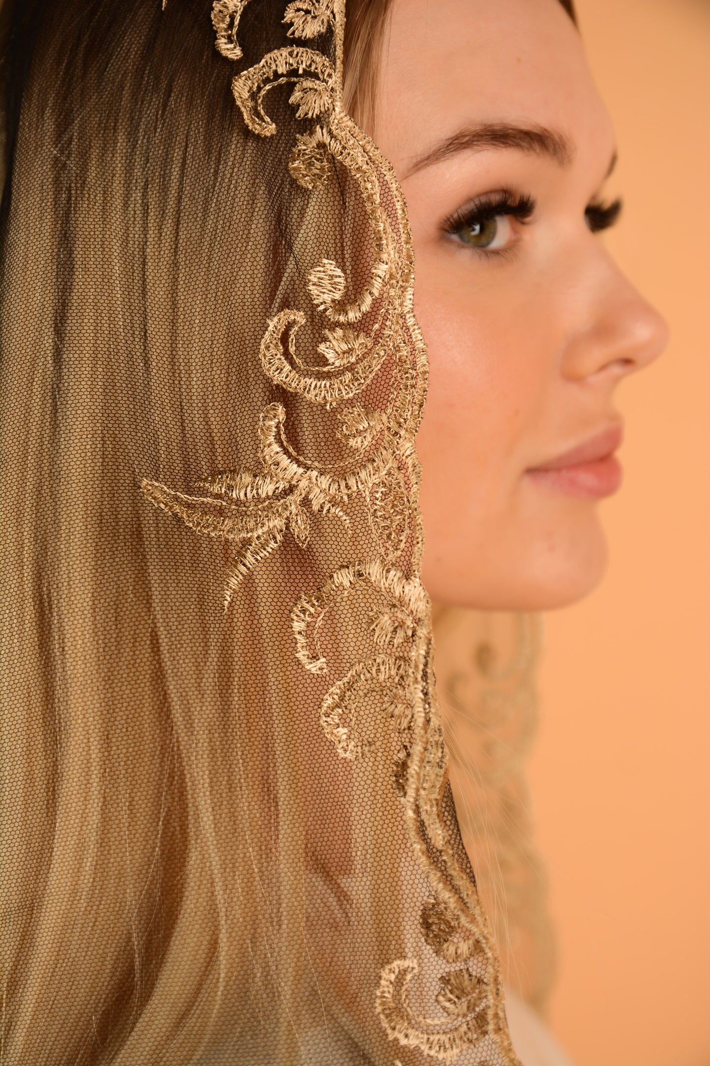 LONG VEIL WITH HEART EMBROIDERY - MariaVeils