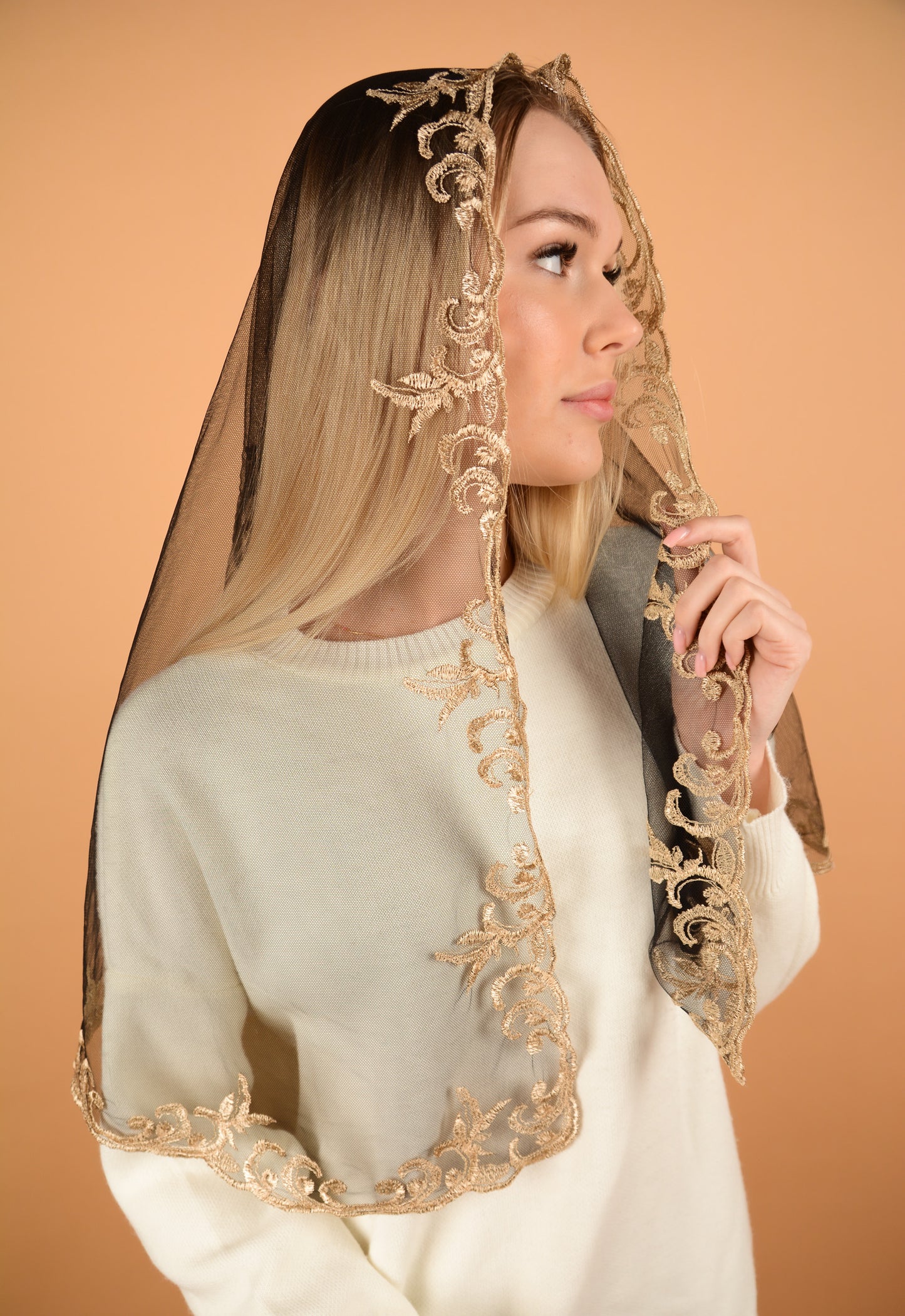 LONG VEIL WITH HEART EMBROIDERY - MariaVeils