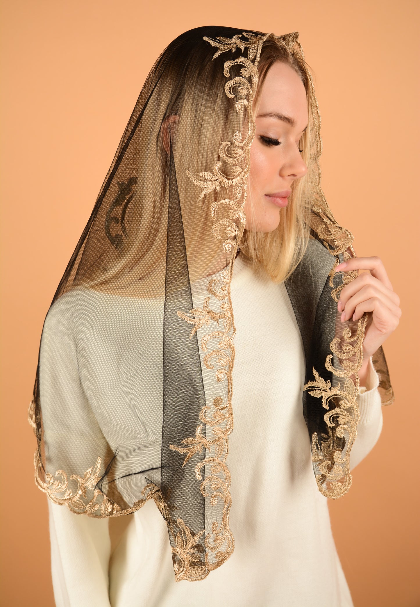 LONG VEIL WITH HEART EMBROIDERY - MariaVeils