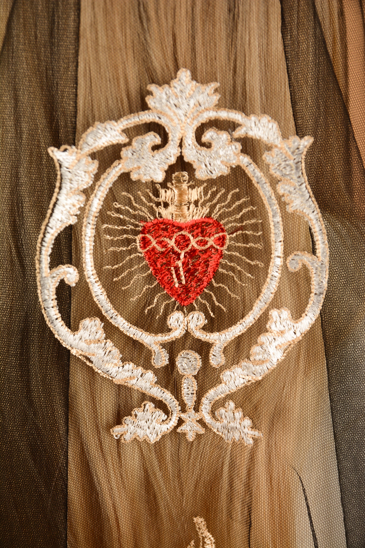 LONG VEIL WITH HEART EMBROIDERY - MariaVeils