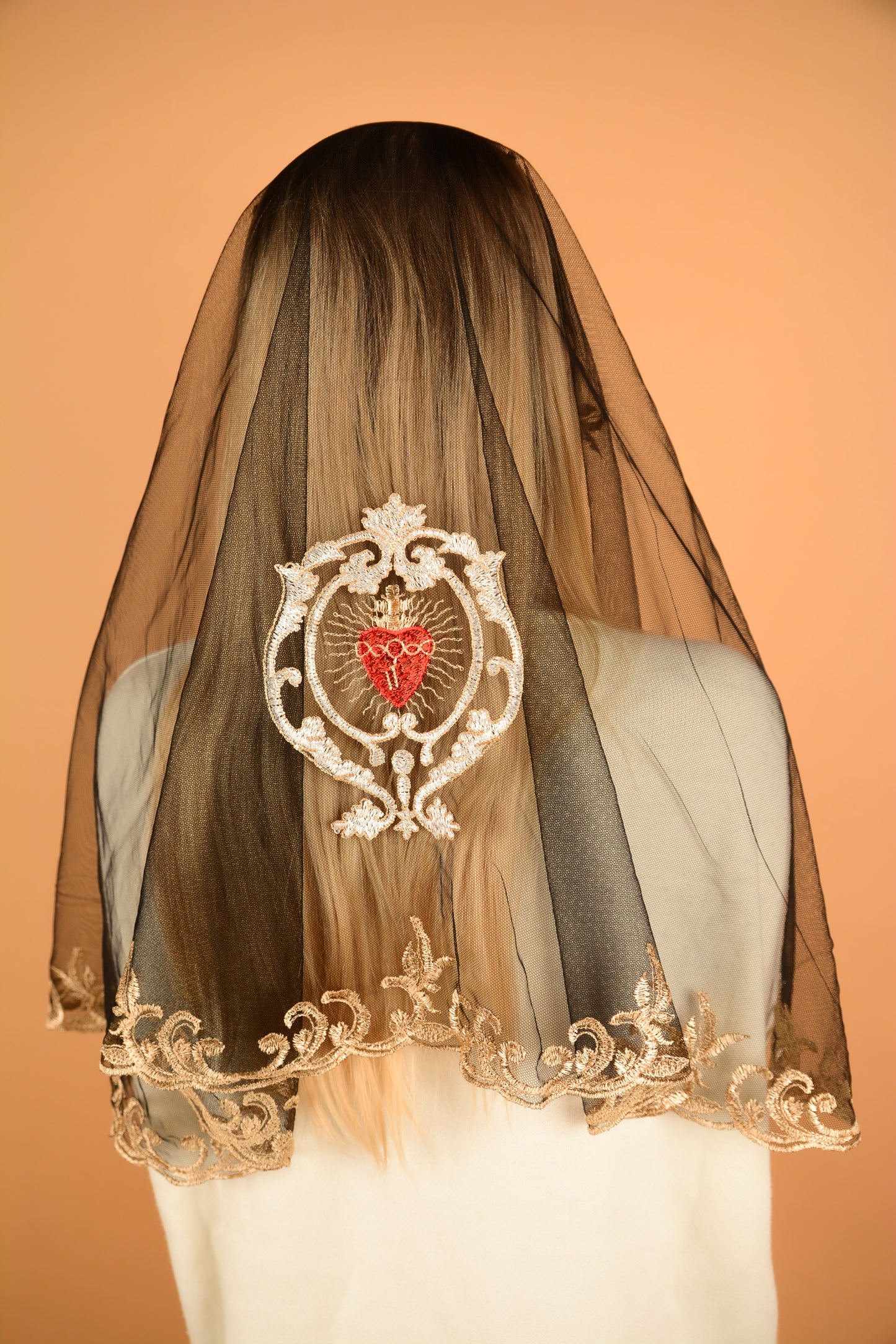 LONG VEIL WITH HEART EMBROIDERY - MariaVeils