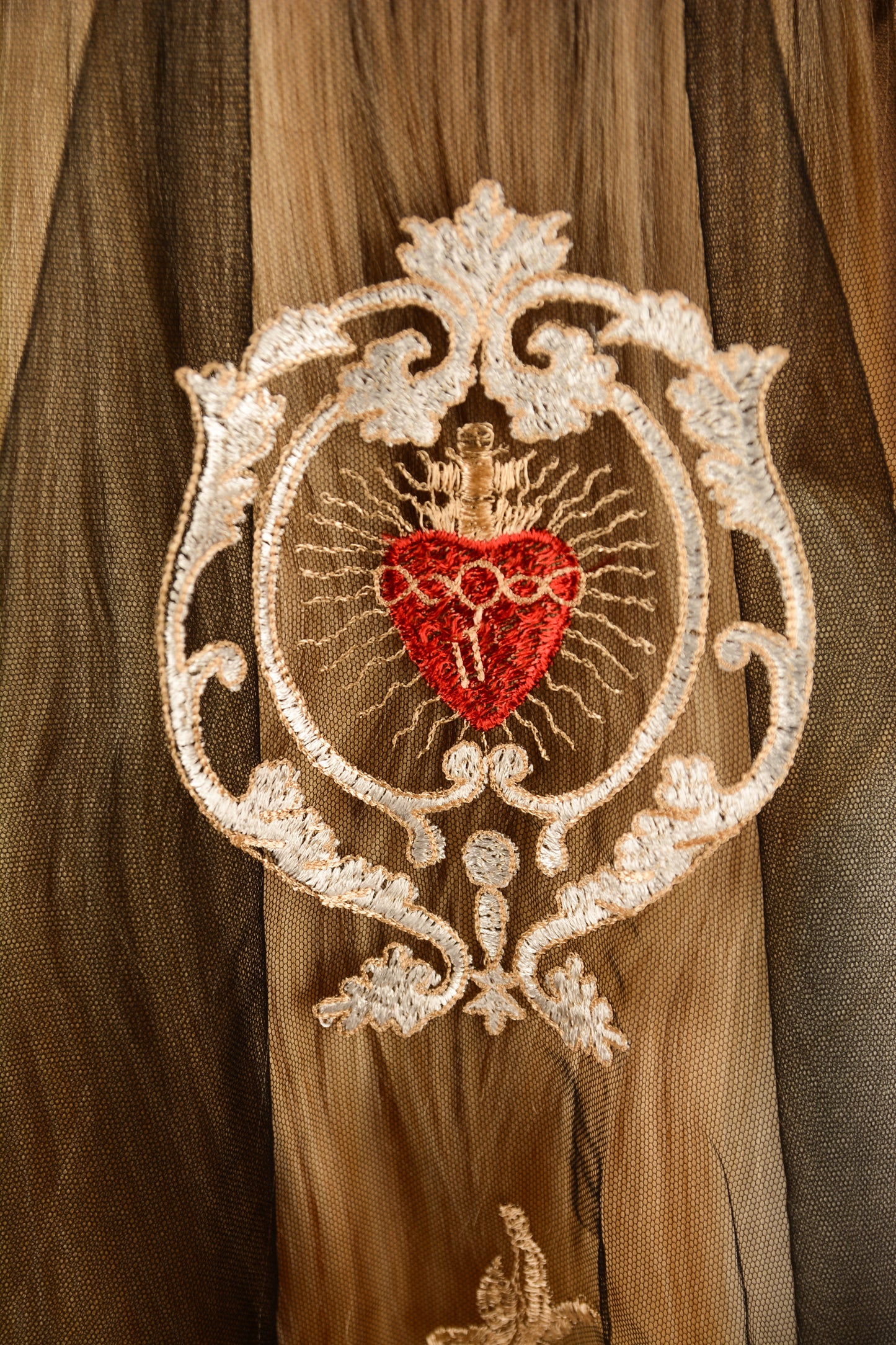 LONG VEIL WITH HEART EMBROIDERY - MariaVeils