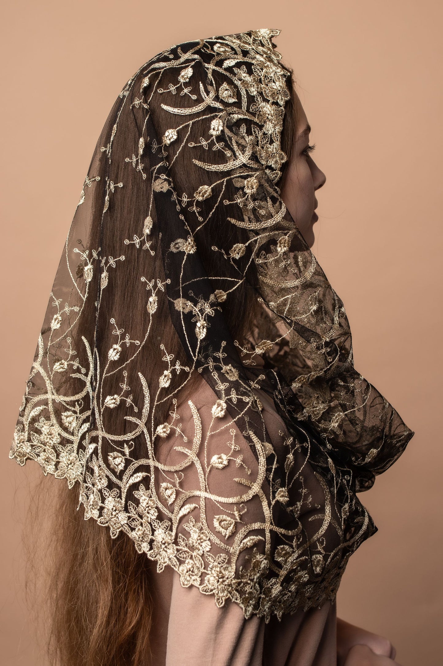 Gold veil with floral design - MariaVeils