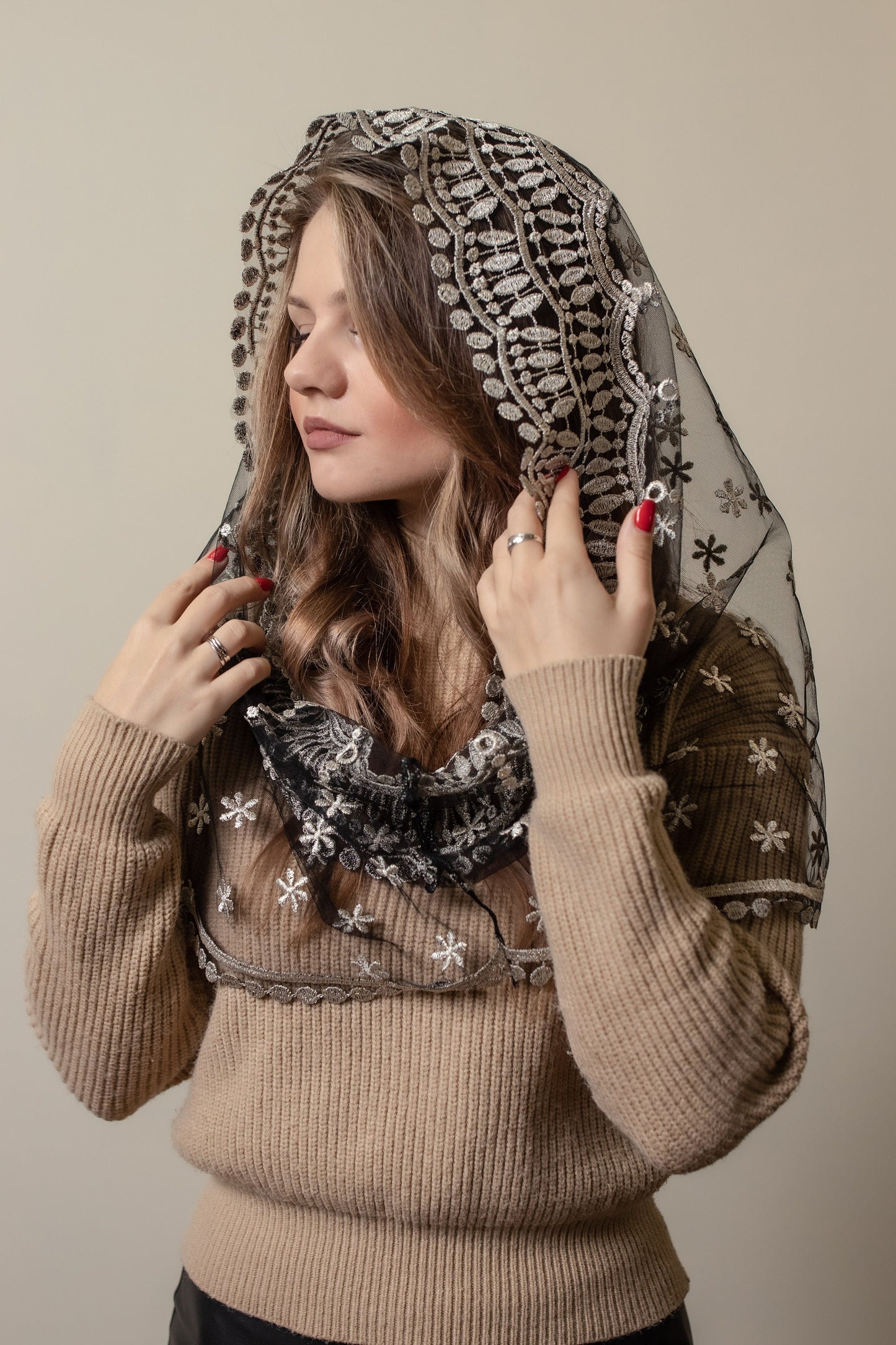 Infinity chapel veil with lace edge - Maria Veils