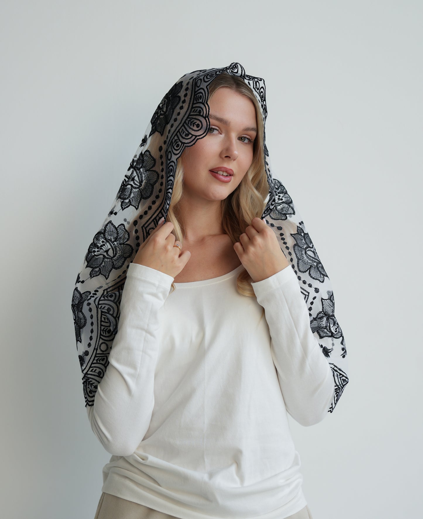 NEW BLACK & WHITE MANTILLA