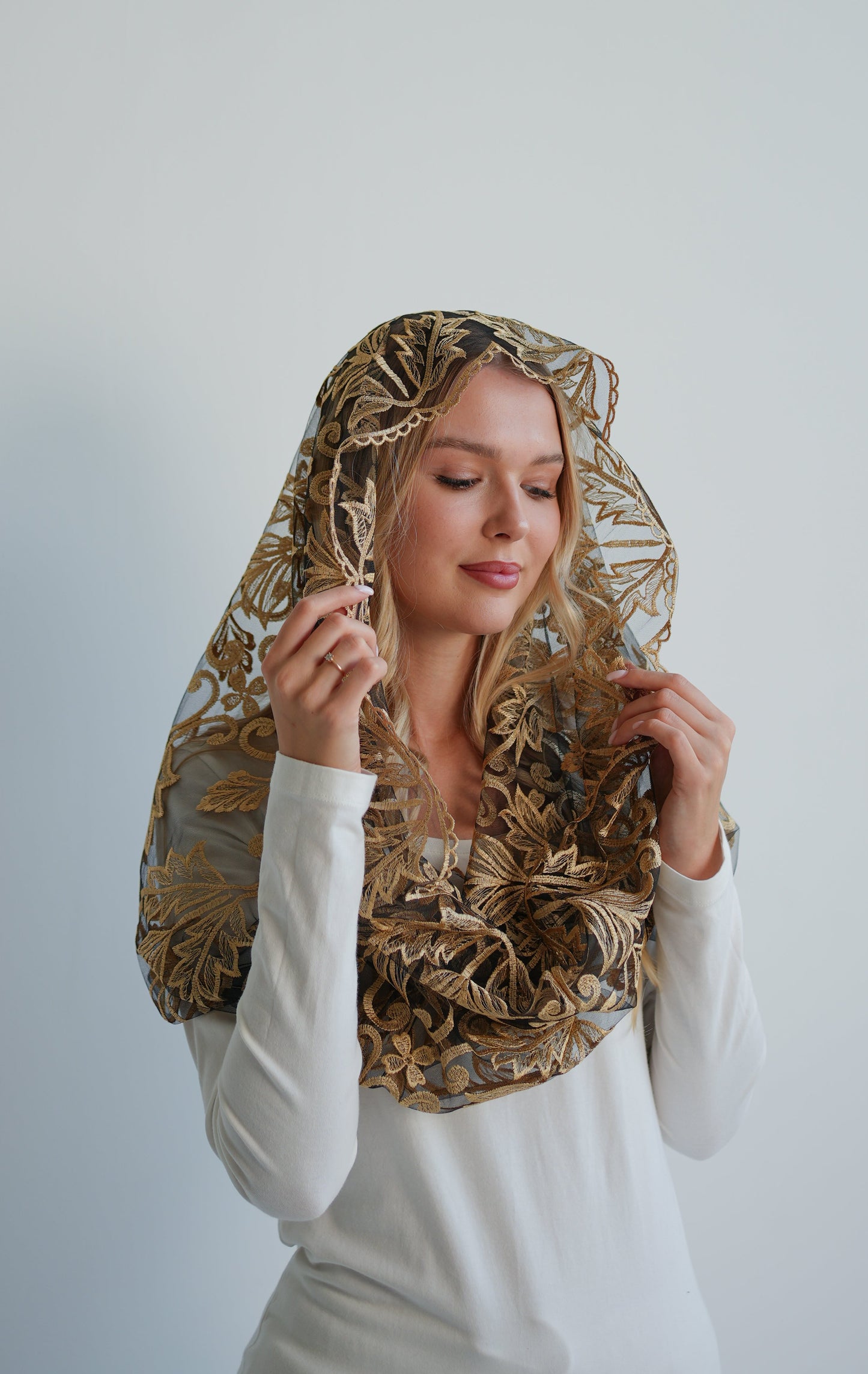 INFINITY GOLD LACE CHAPEL VEIL