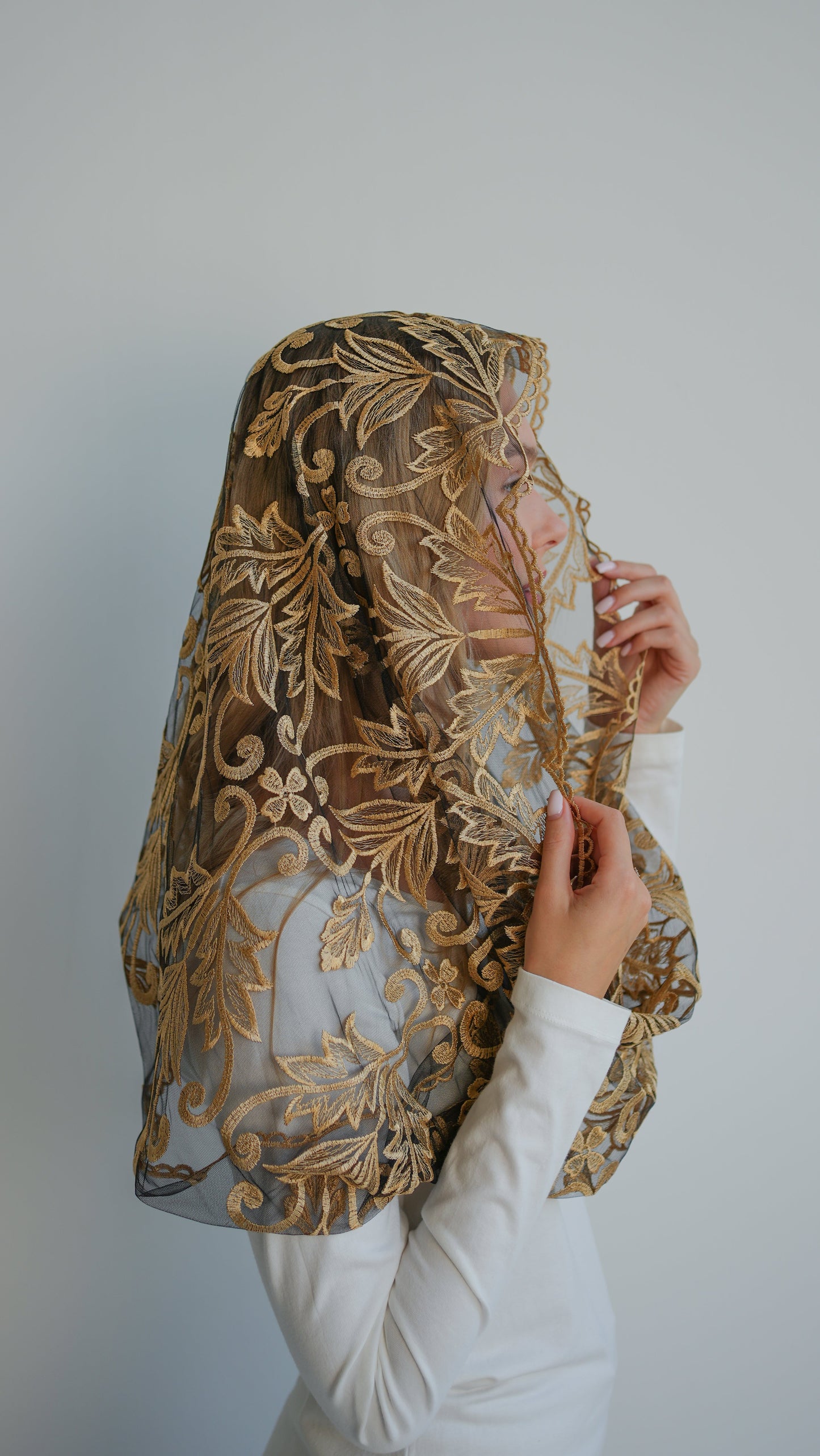 INFINITY GOLD LACE CHAPEL VEIL