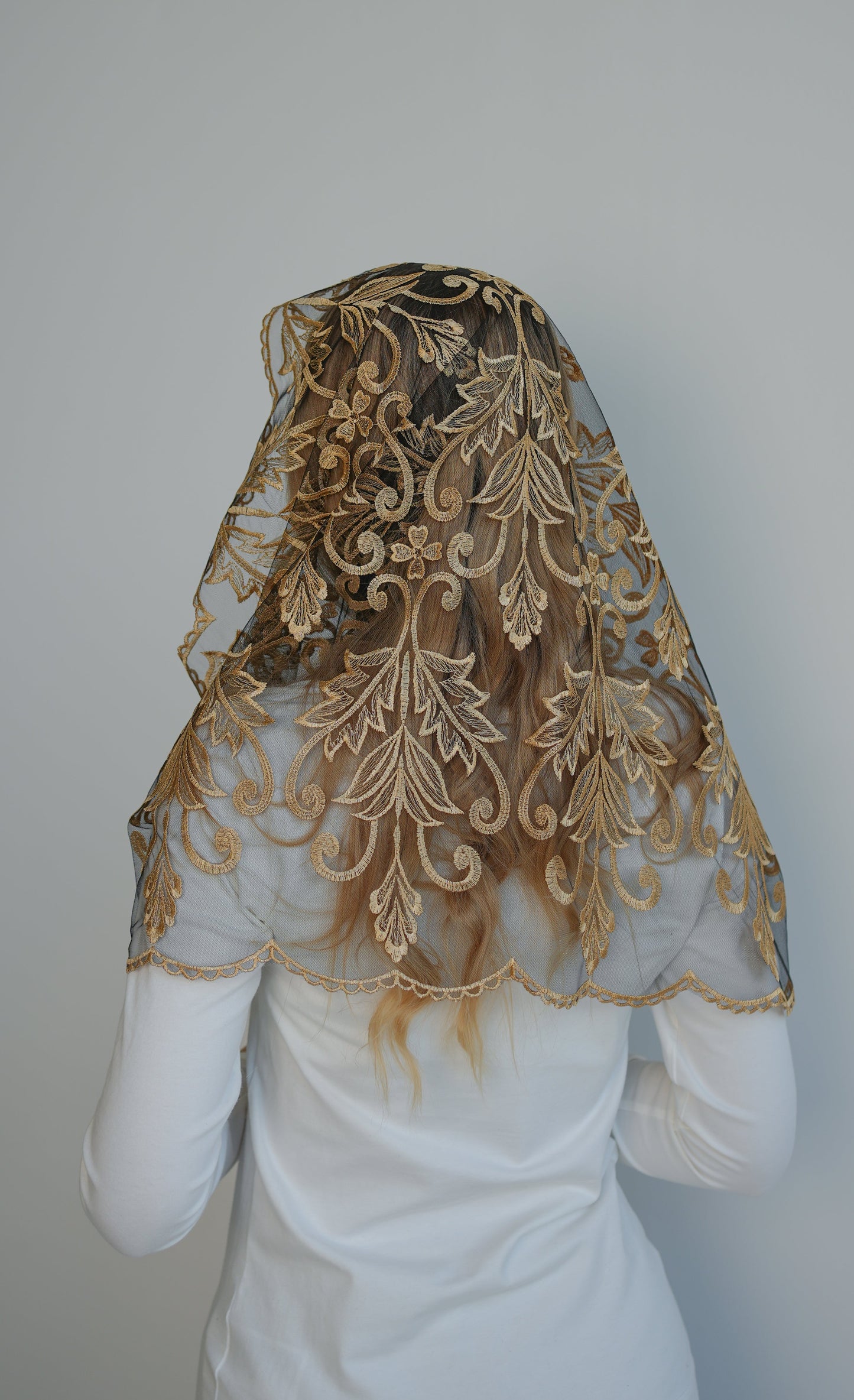 INFINITY GOLD LACE CHAPEL VEIL