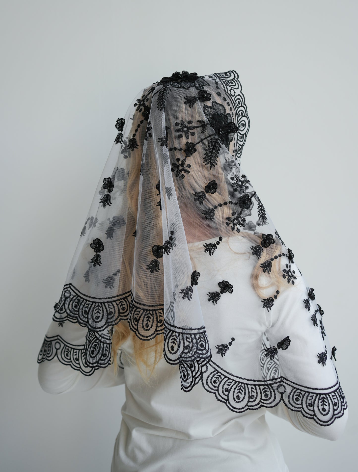 NEW 3D BLACK & WHITE VEIL
