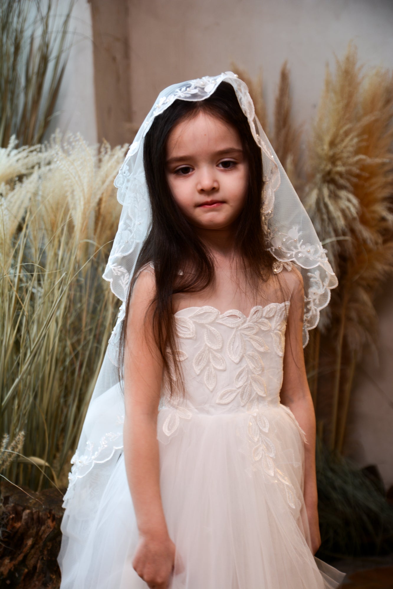 LONG 3D IVORY MANTILLA