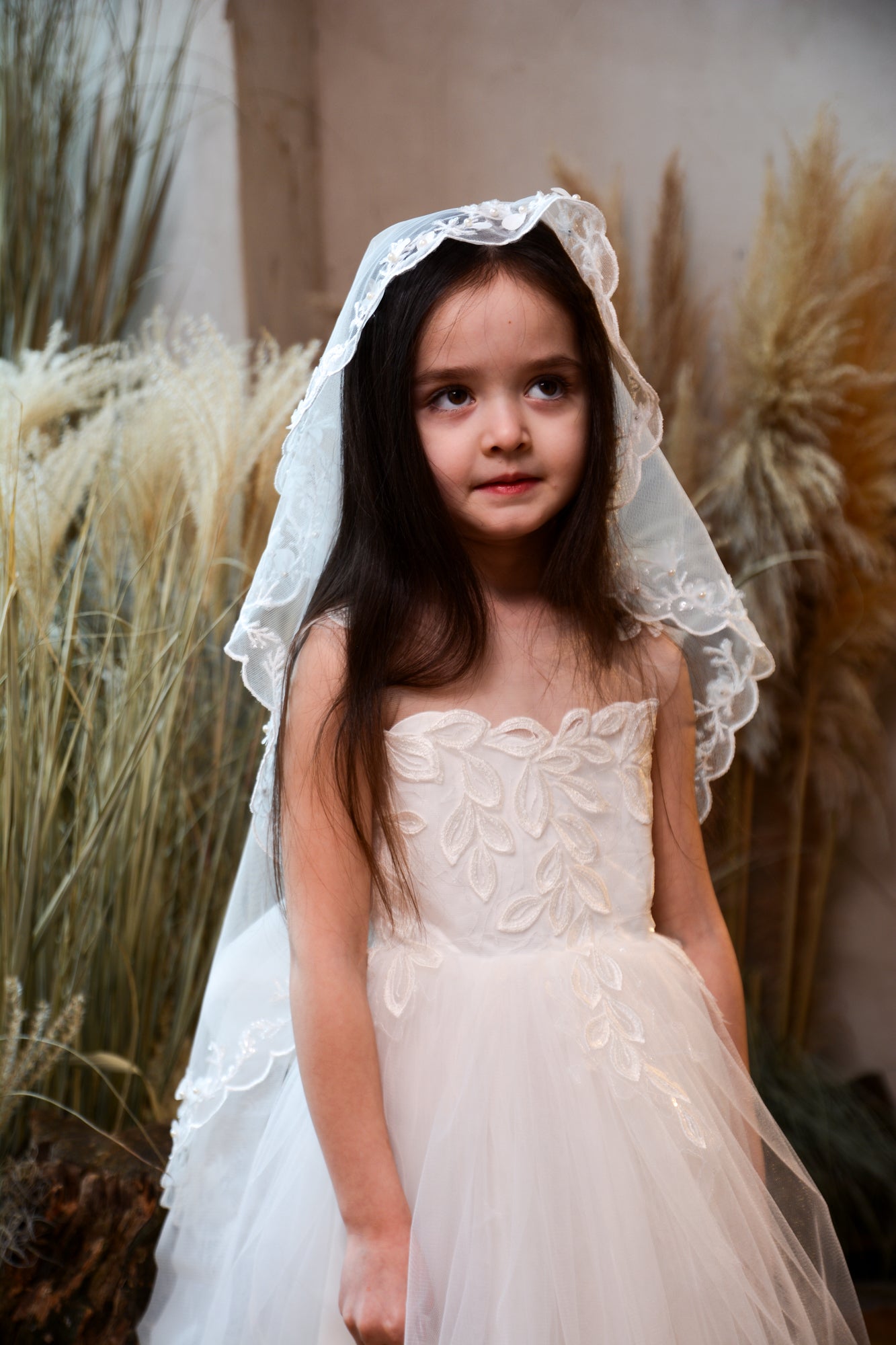 LONG 3D IVORY MANTILLA