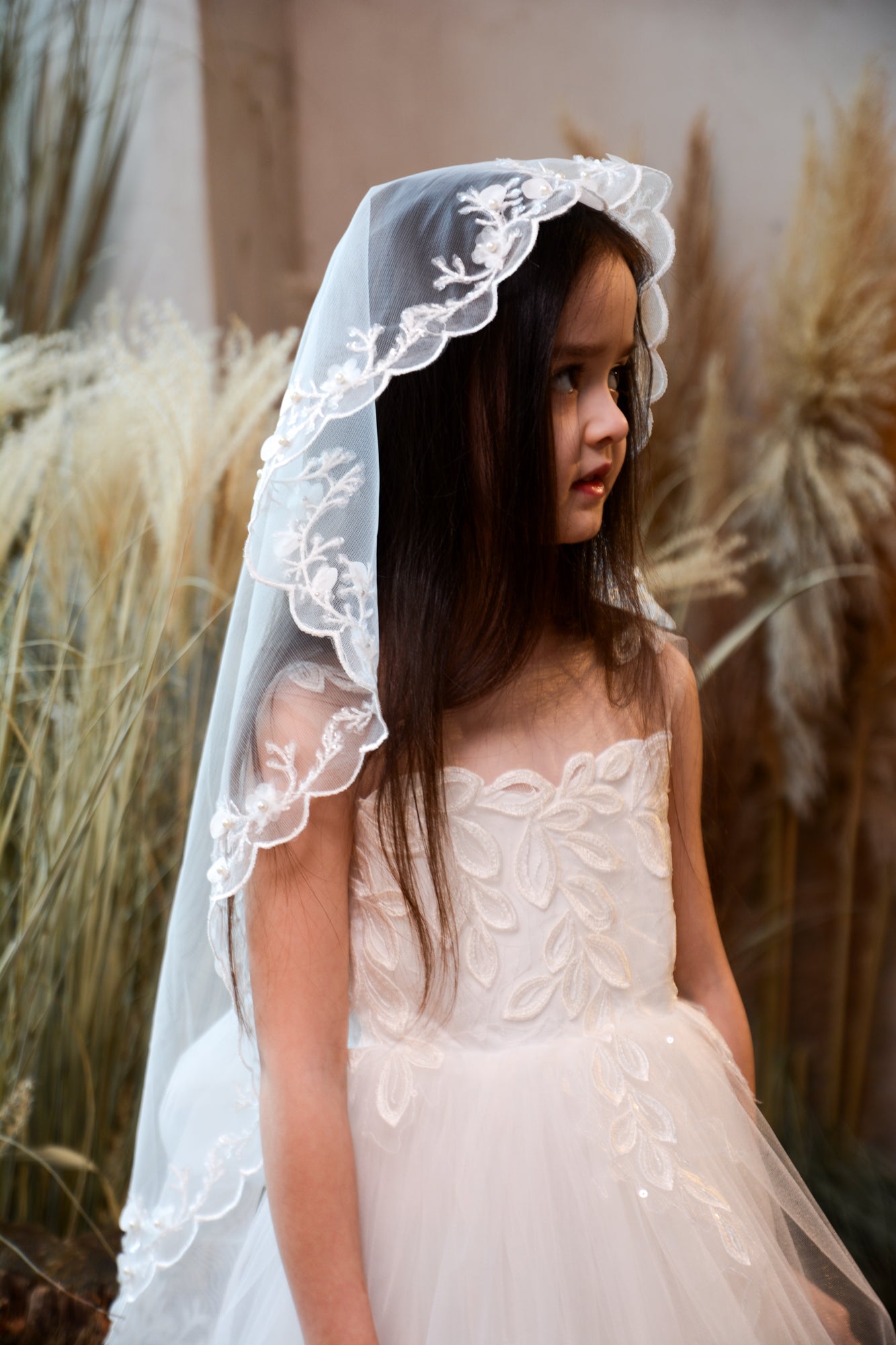 LONG 3D IVORY MANTILLA