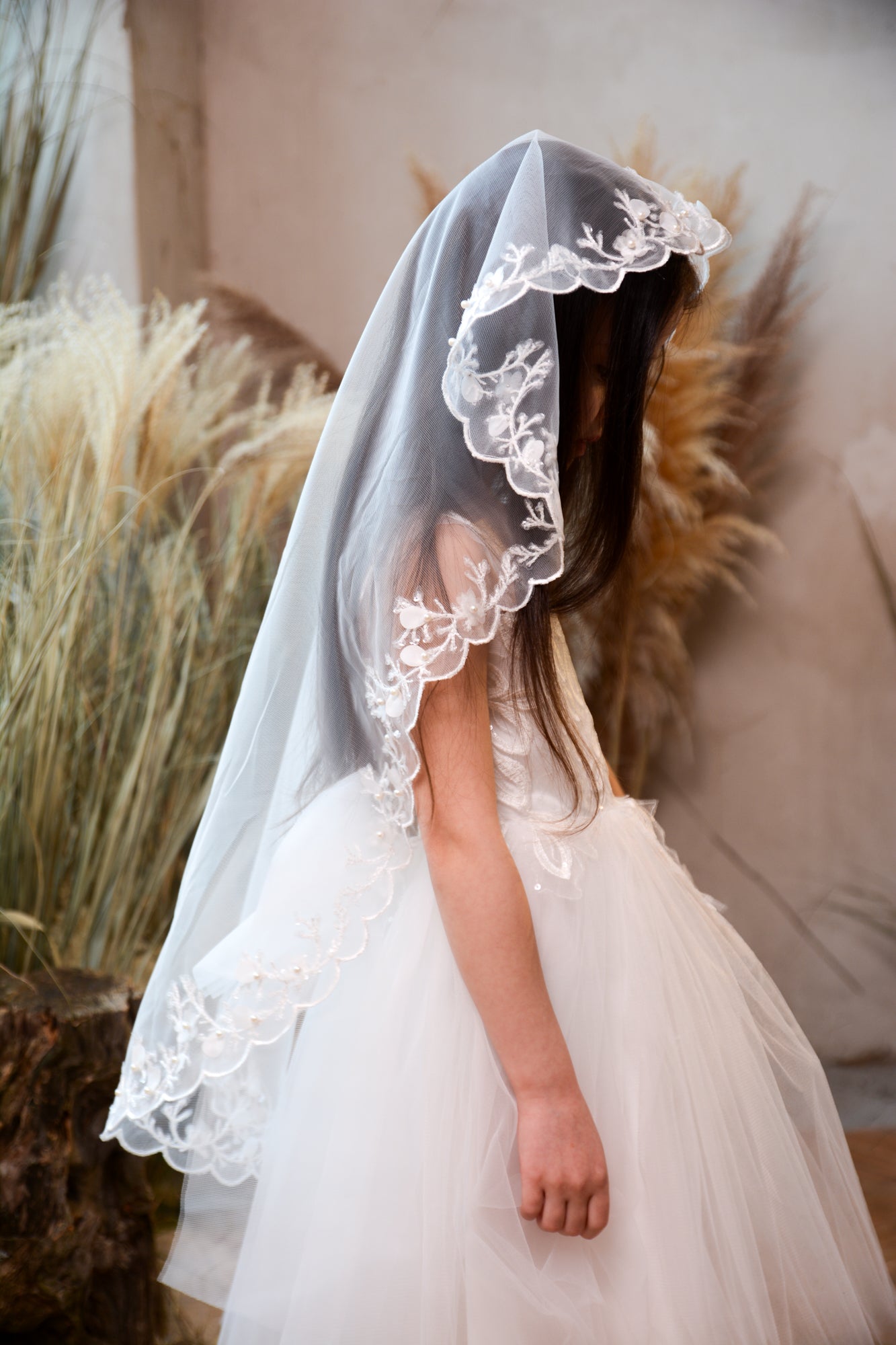 LONG 3D IVORY MANTILLA