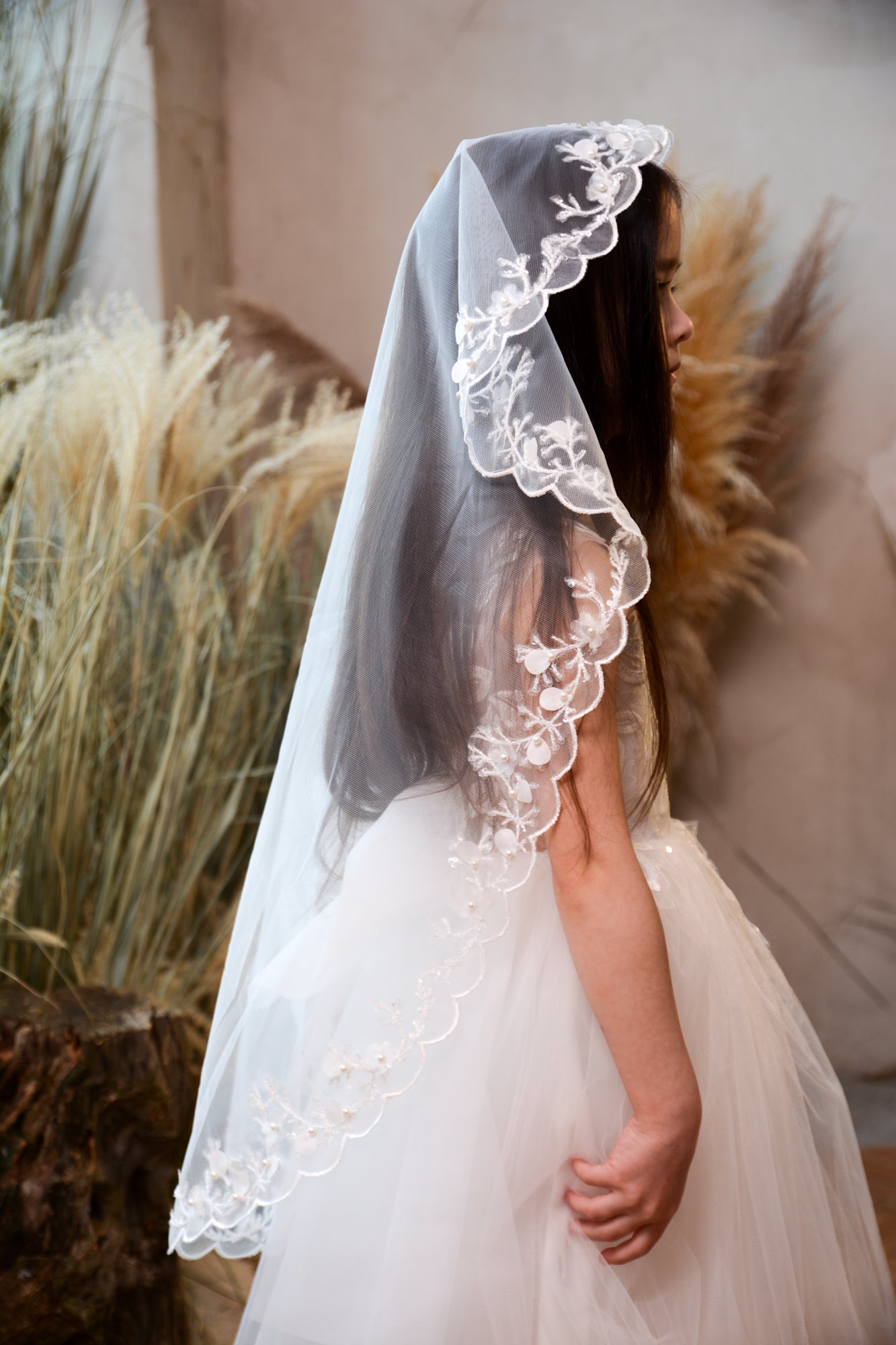 LONG 3D IVORY MANTILLA