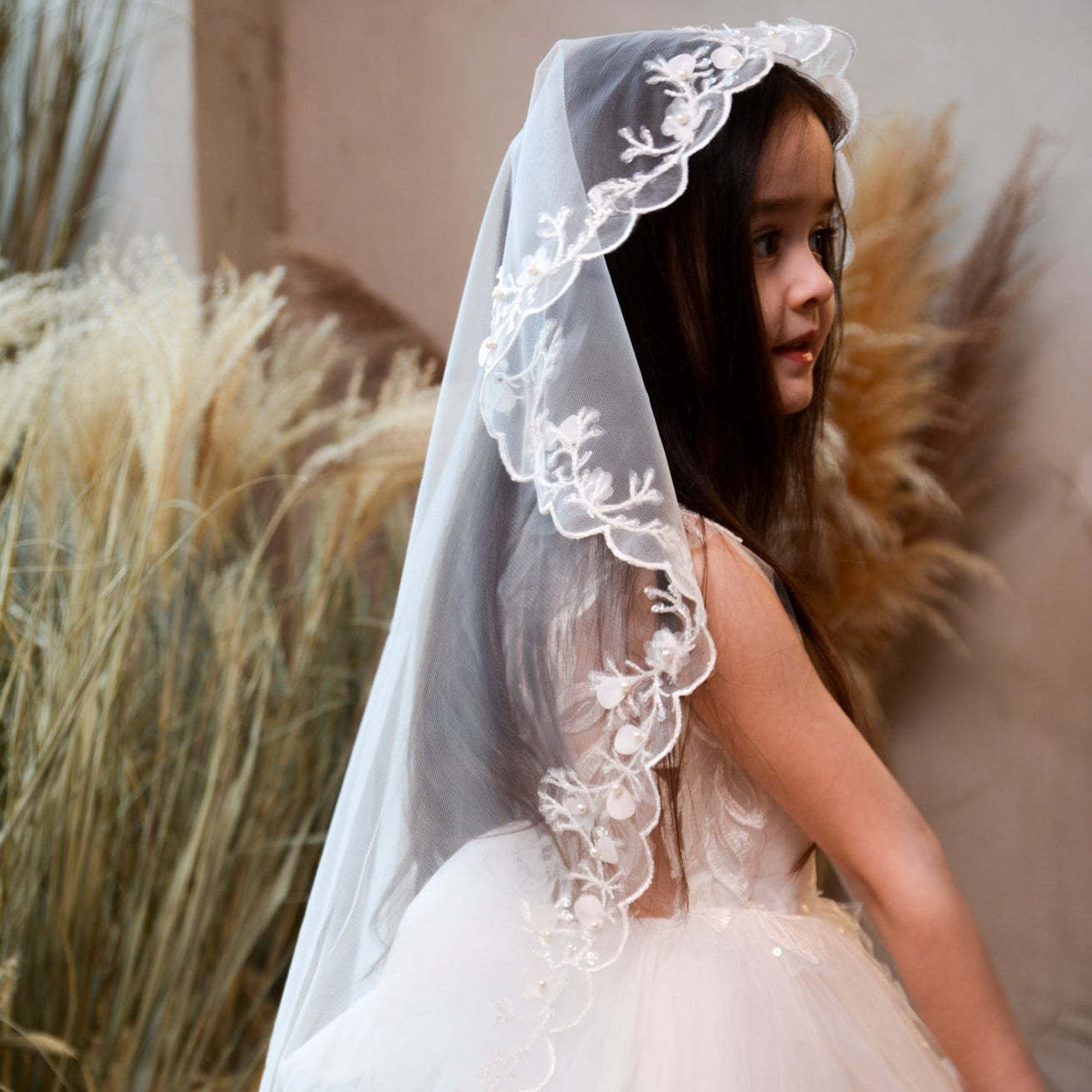 LONG 3D IVORY MANTILLA