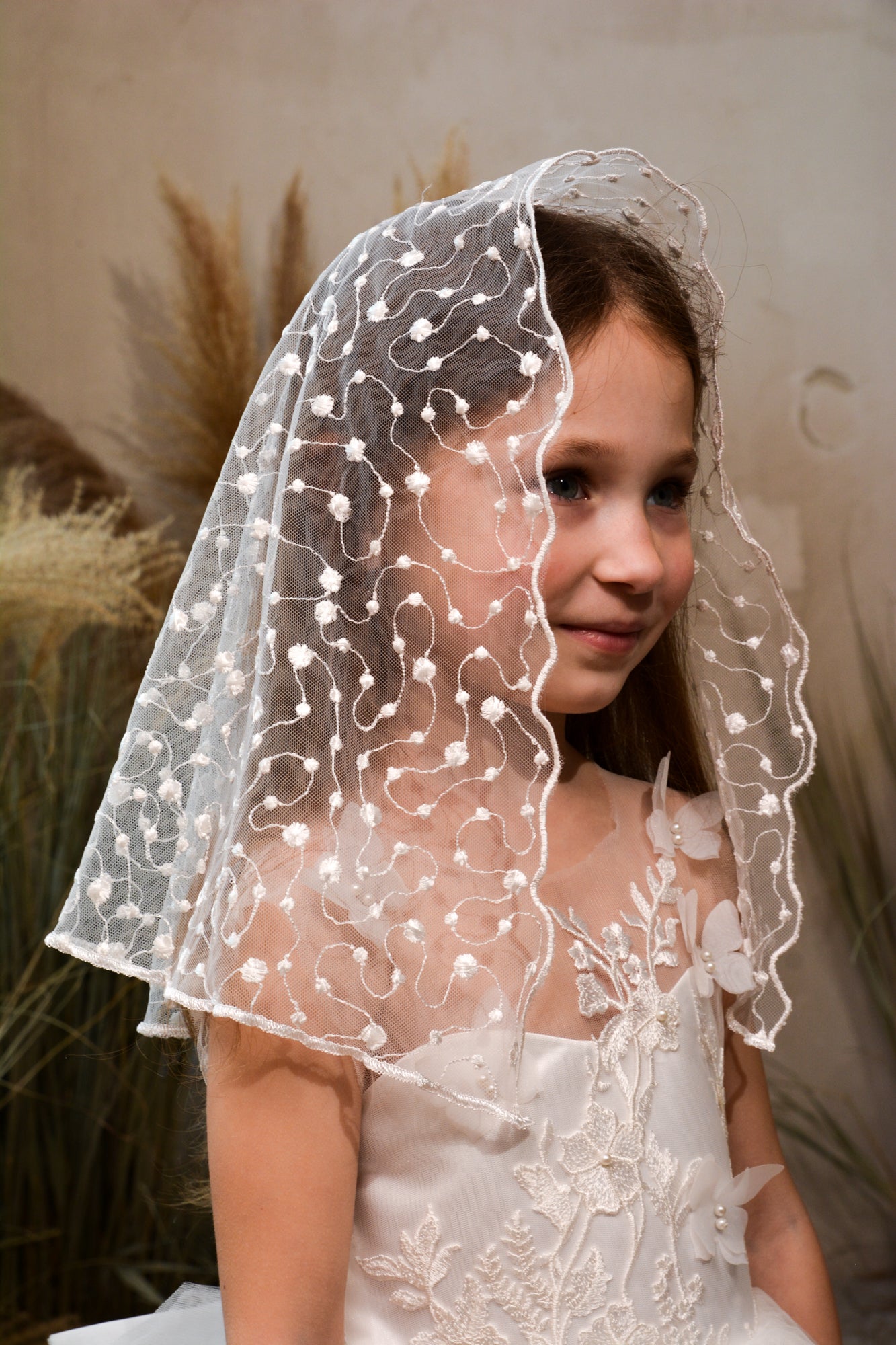 IVORY SHORT MANTILLA