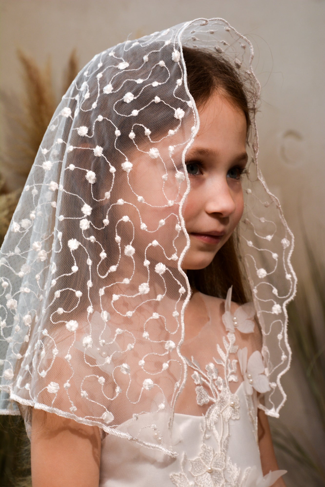 IVORY SHORT MANTILLA
