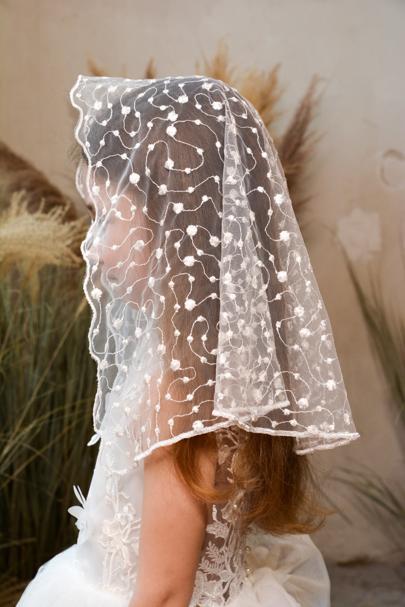 IVORY SHORT MANTILLA