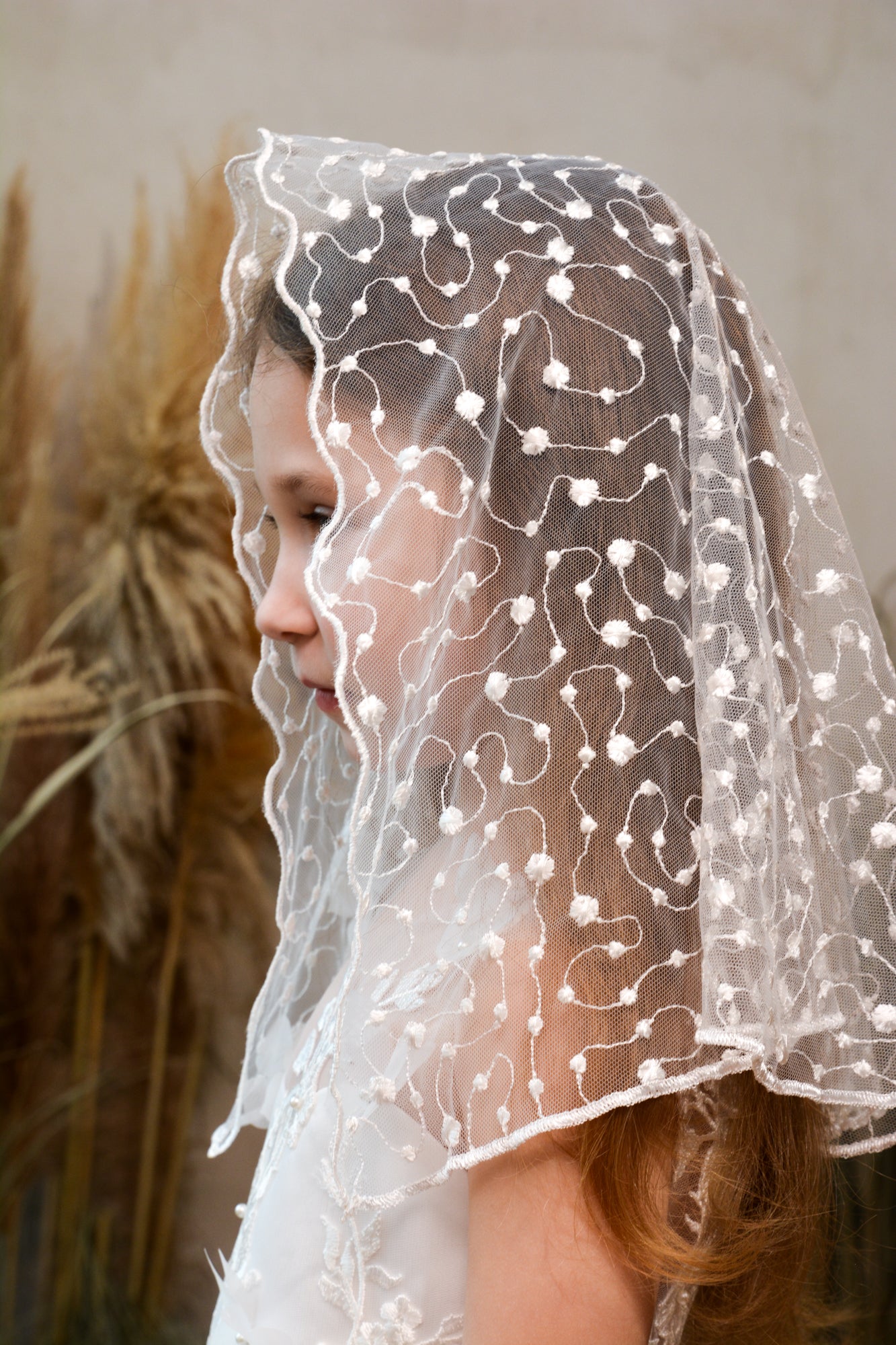 IVORY SHORT MANTILLA