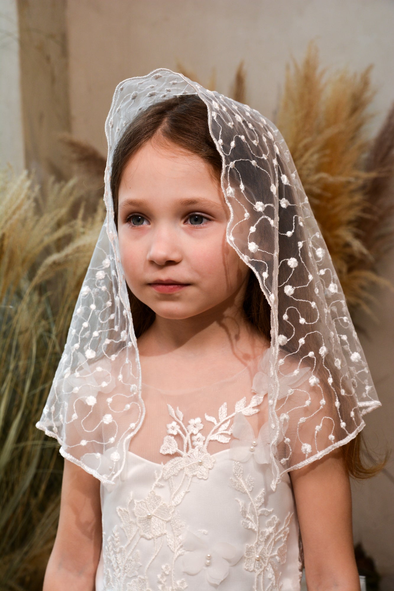 IVORY SHORT MANTILLA