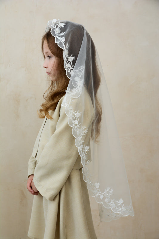 LONG 3D IVORY MANTILLA