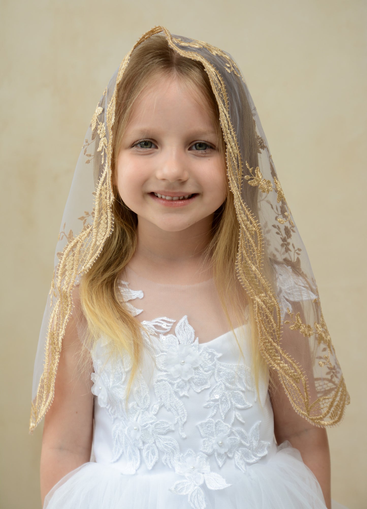 CHILD GOLD MANTILLA