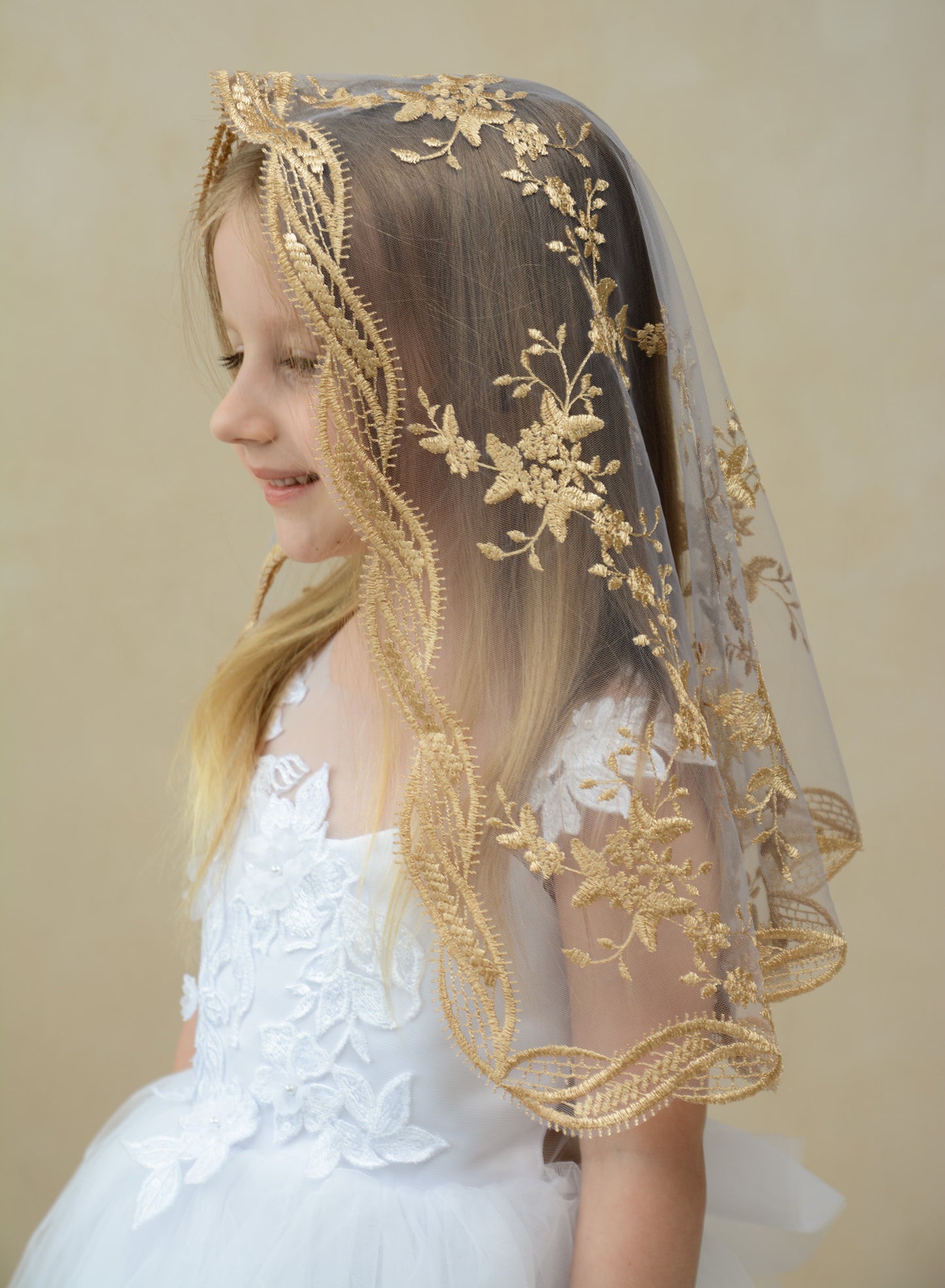 CHILD GOLD MANTILLA