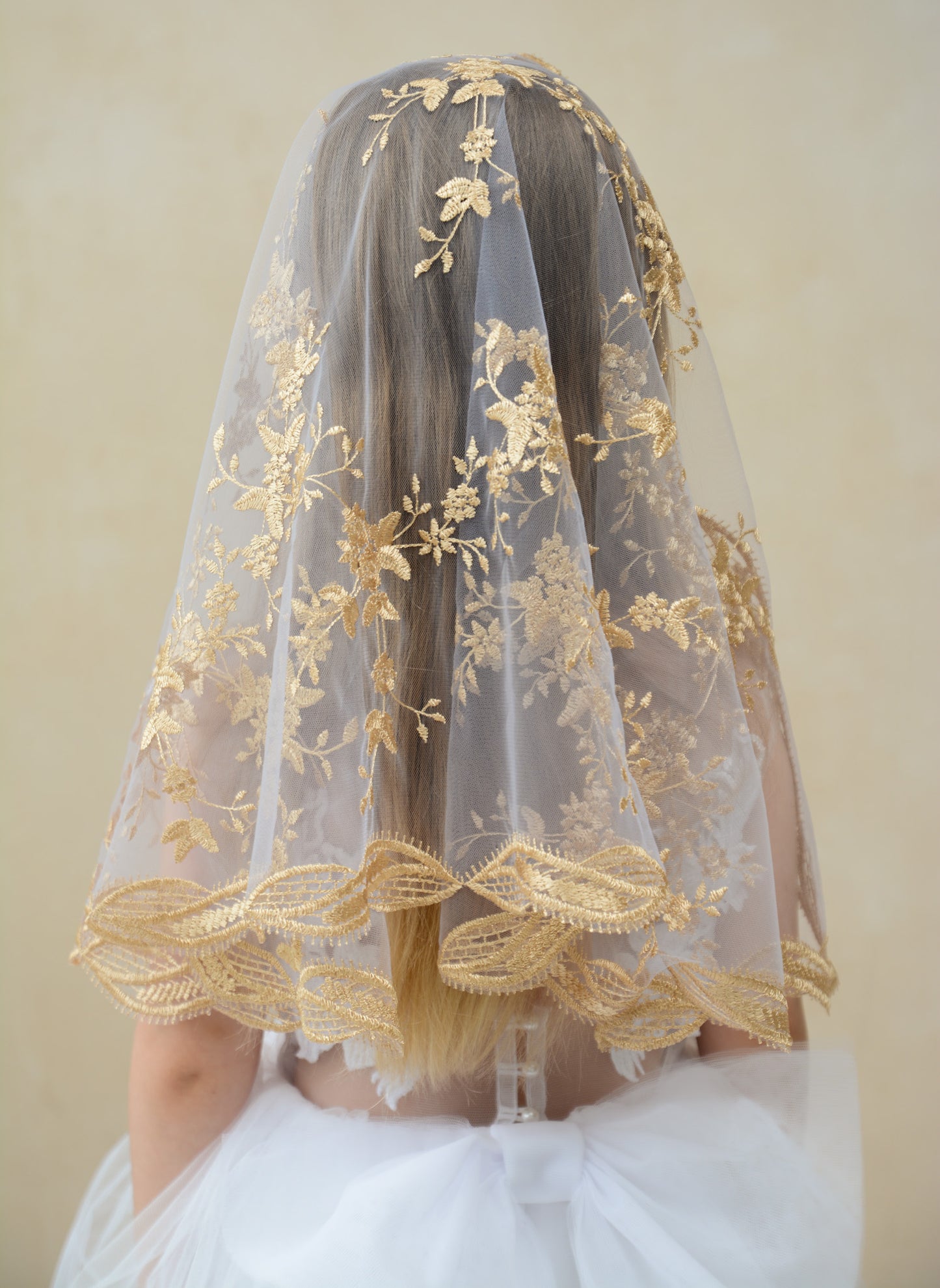 CHILD GOLD MANTILLA