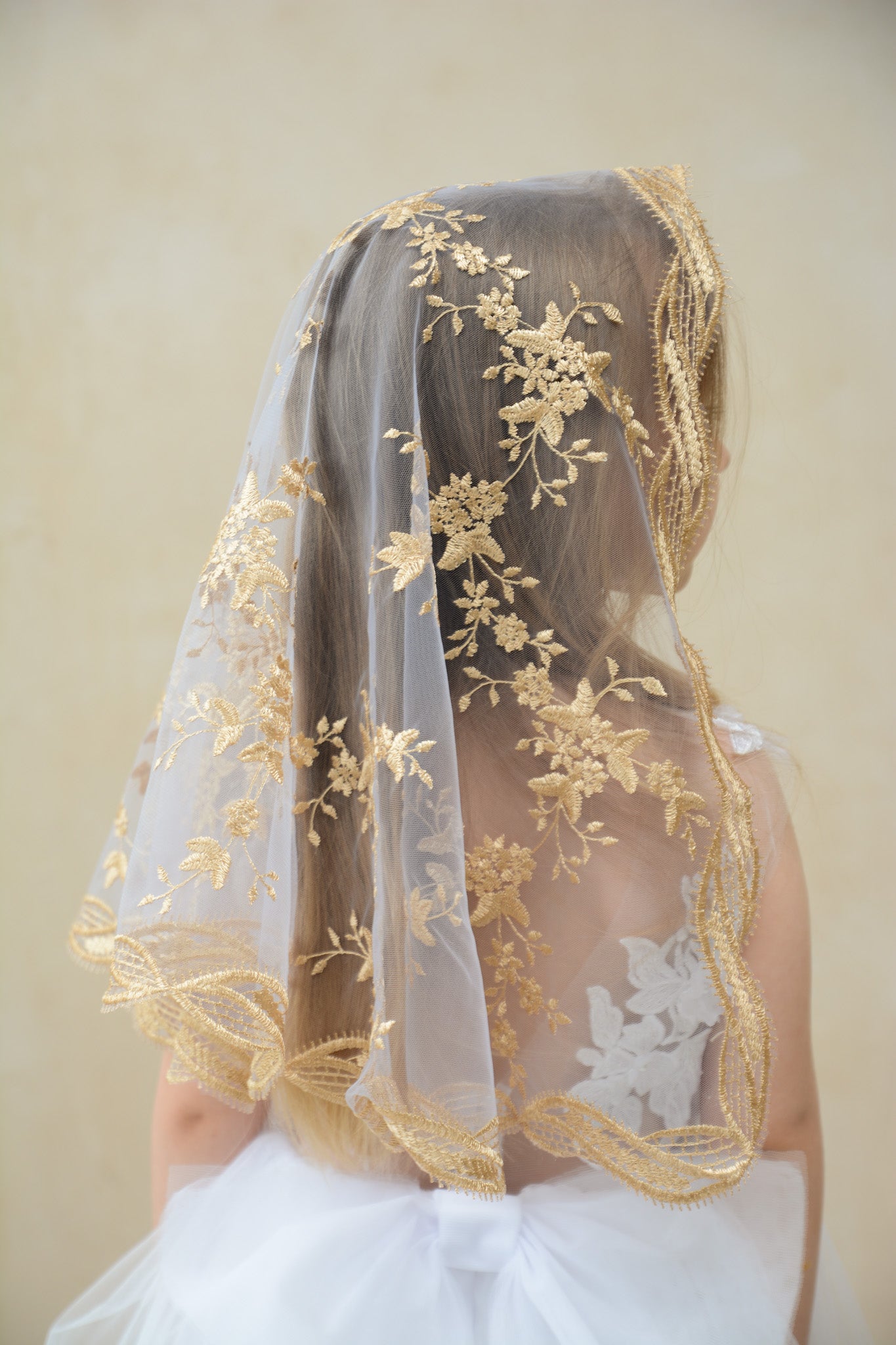 CHILD GOLD MANTILLA