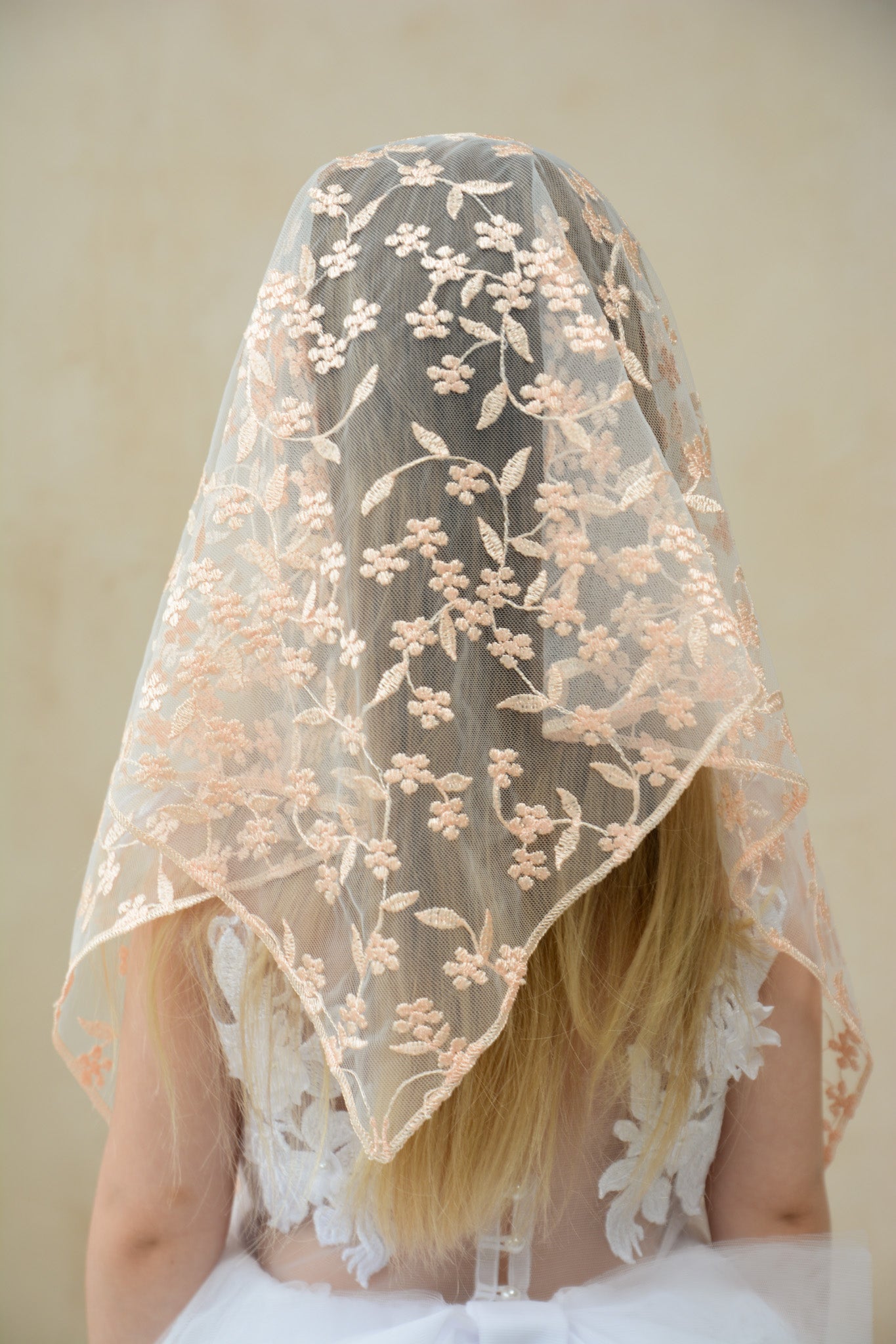 PEACH CHILD VEIL