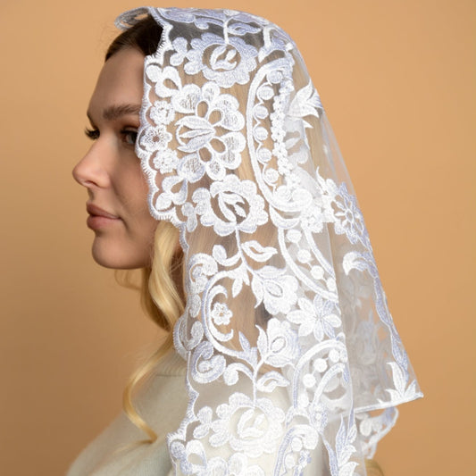 SHORT IVORY MANTILLA