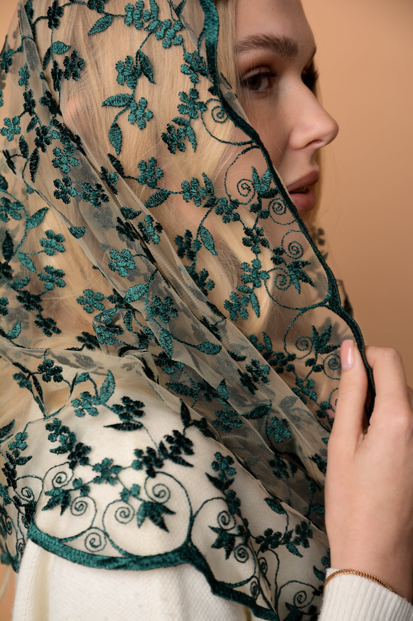 Green Infinity Mantilla