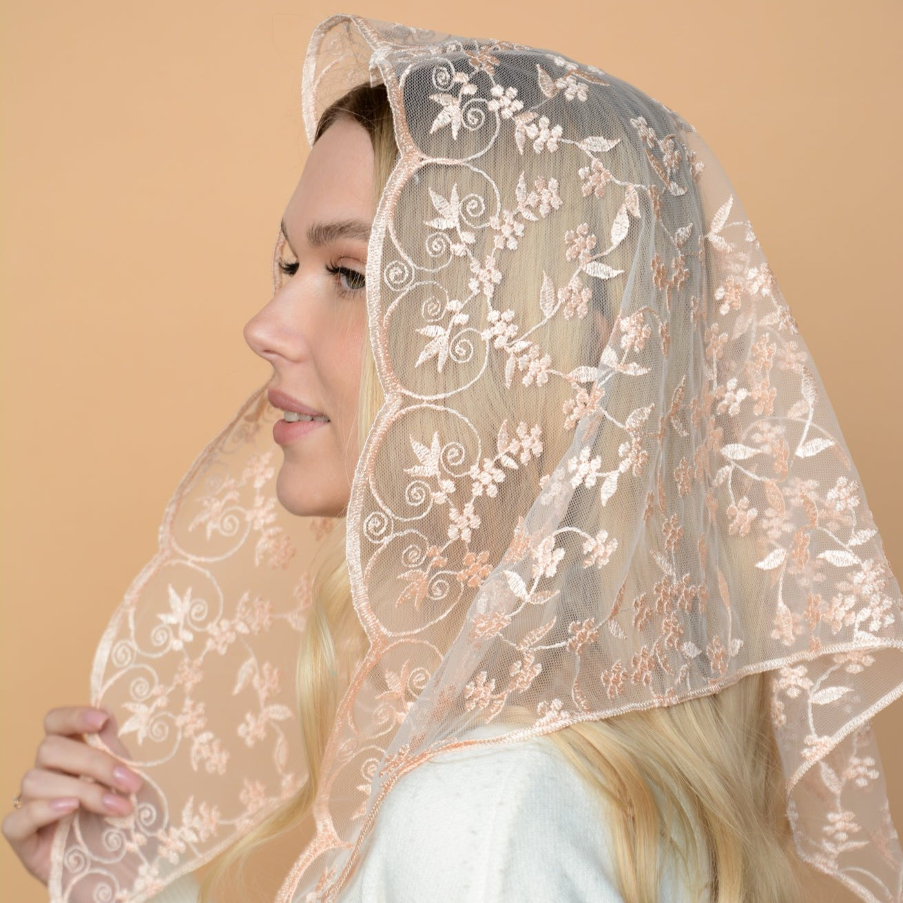 PEACH SHORT VEIL – MariaVeils