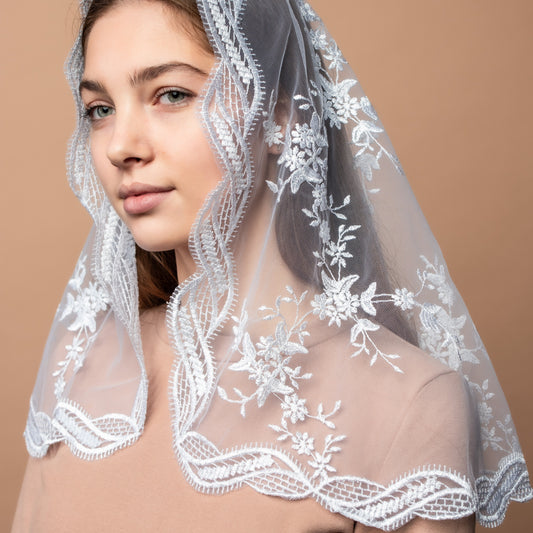 IVORY SHORT MANTILLA