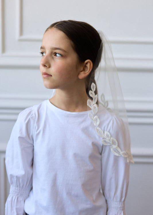 CLASSIC TULLE MANTILLA