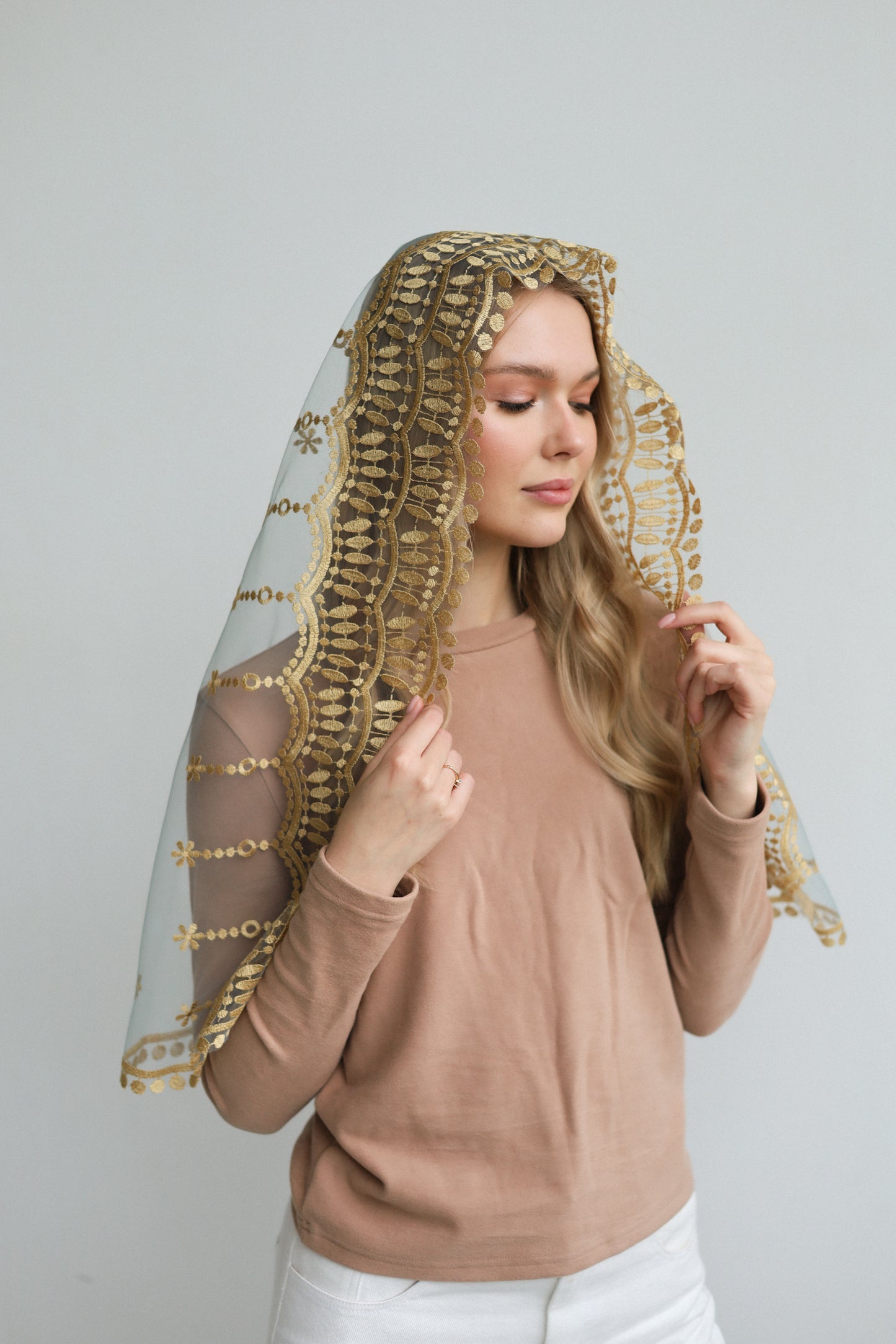 MANTILLA WITH JESUS ON THE BACK