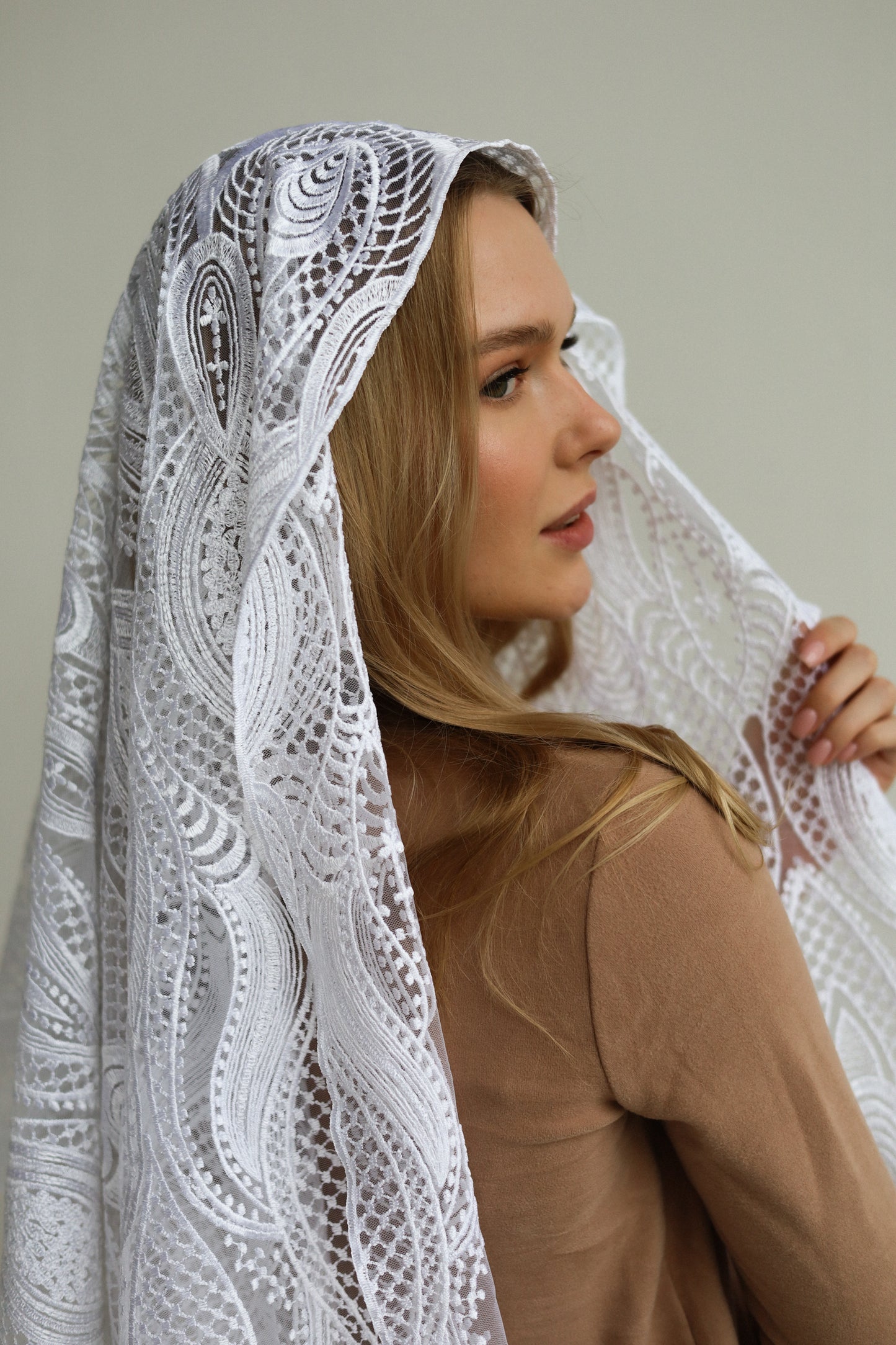 EXTRA LONG WHITE VEIL