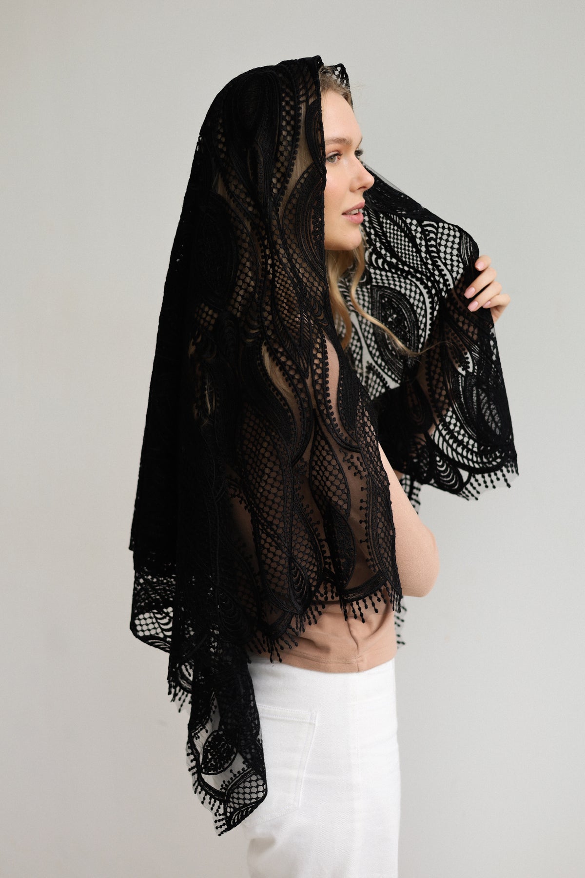 EXTRA LONG BLACK VEIL – MariaVeils