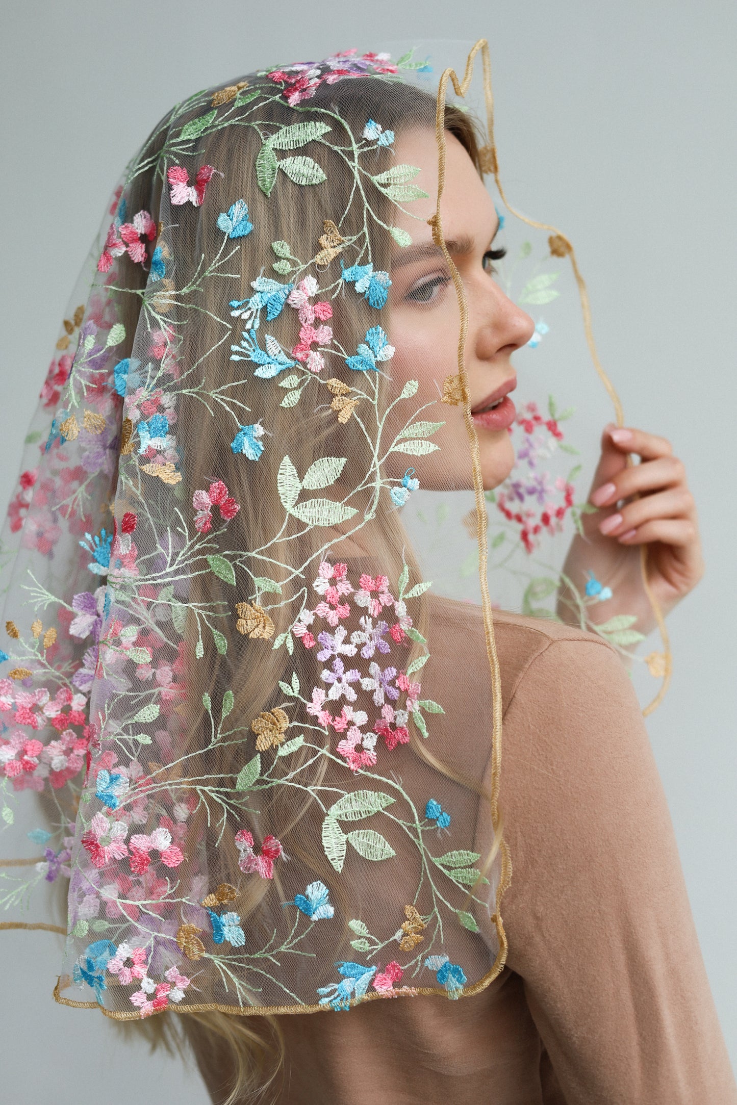 MULTICOLOR MANTILLA