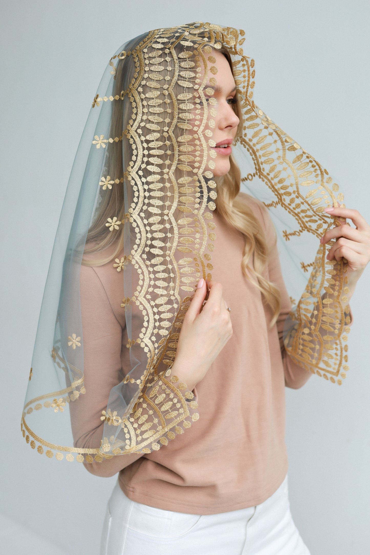 MANTILLA WITH HEART EMBROIDERY